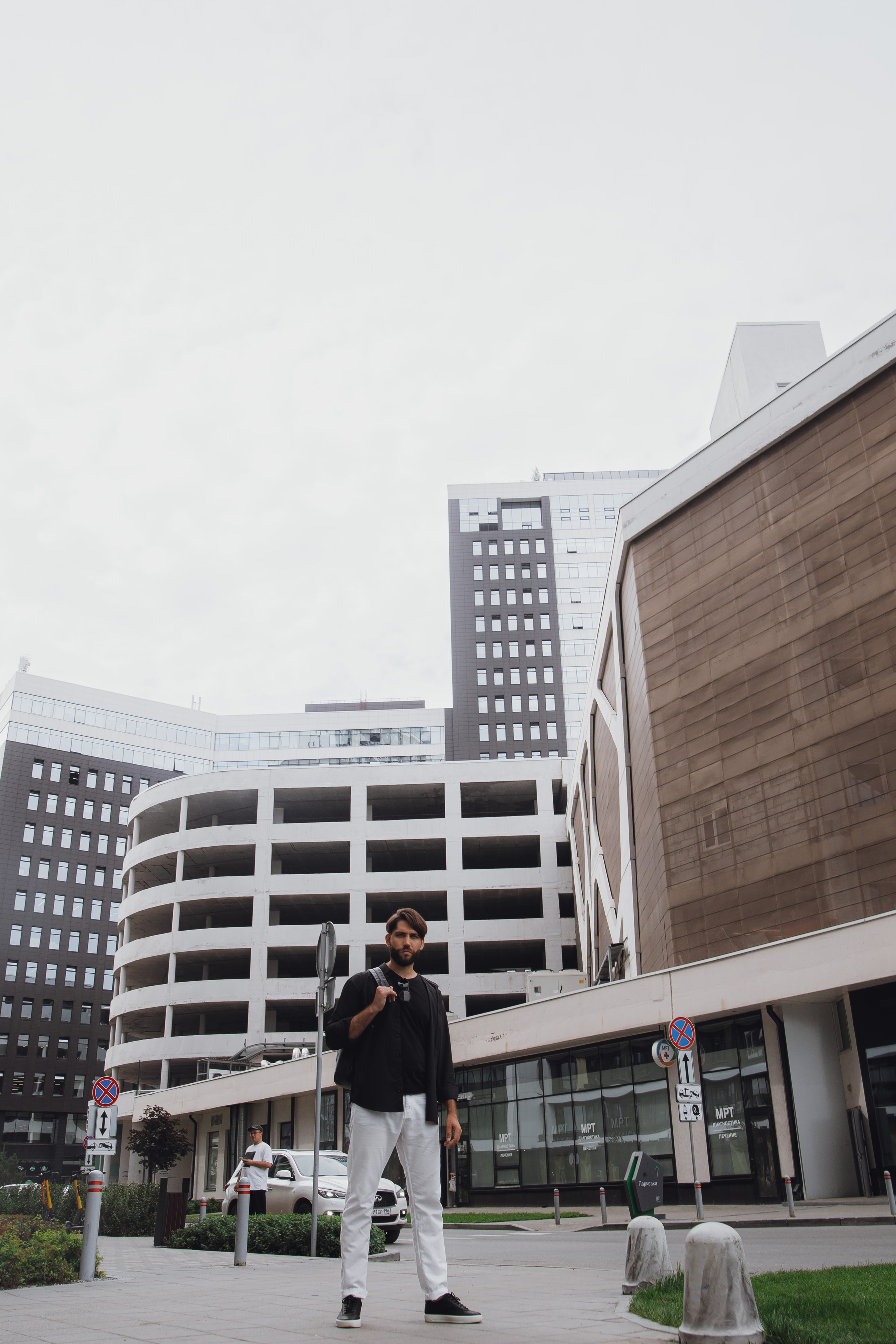 Мужская прогулочная фотосессия в Екатеринбурге. Свадебный, семейный фотограф, контент съёмка. Екатеринбург. Елена Граф