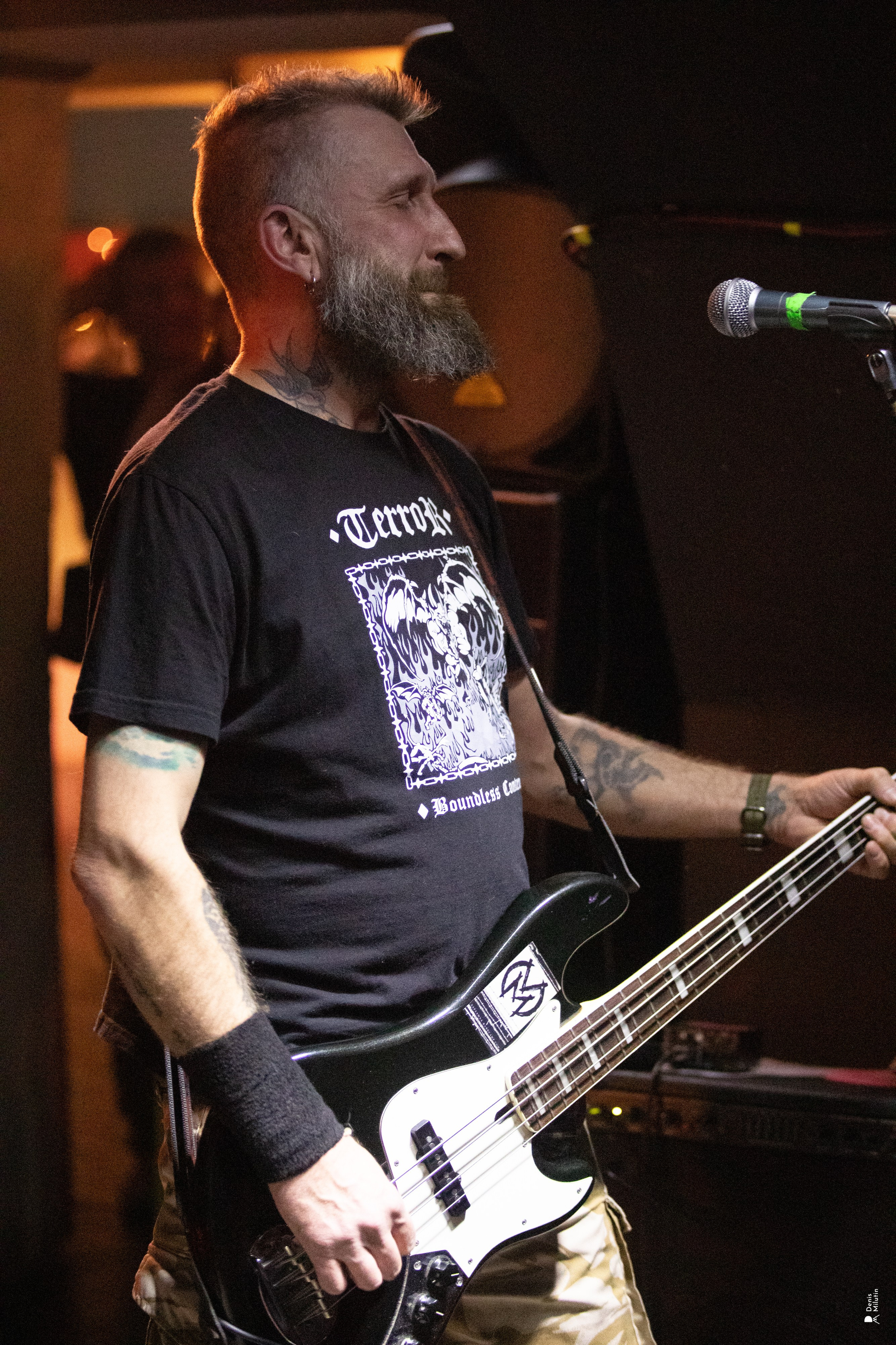 Рядом Ассенизаторы. Портретный фотограф Денис Милютин