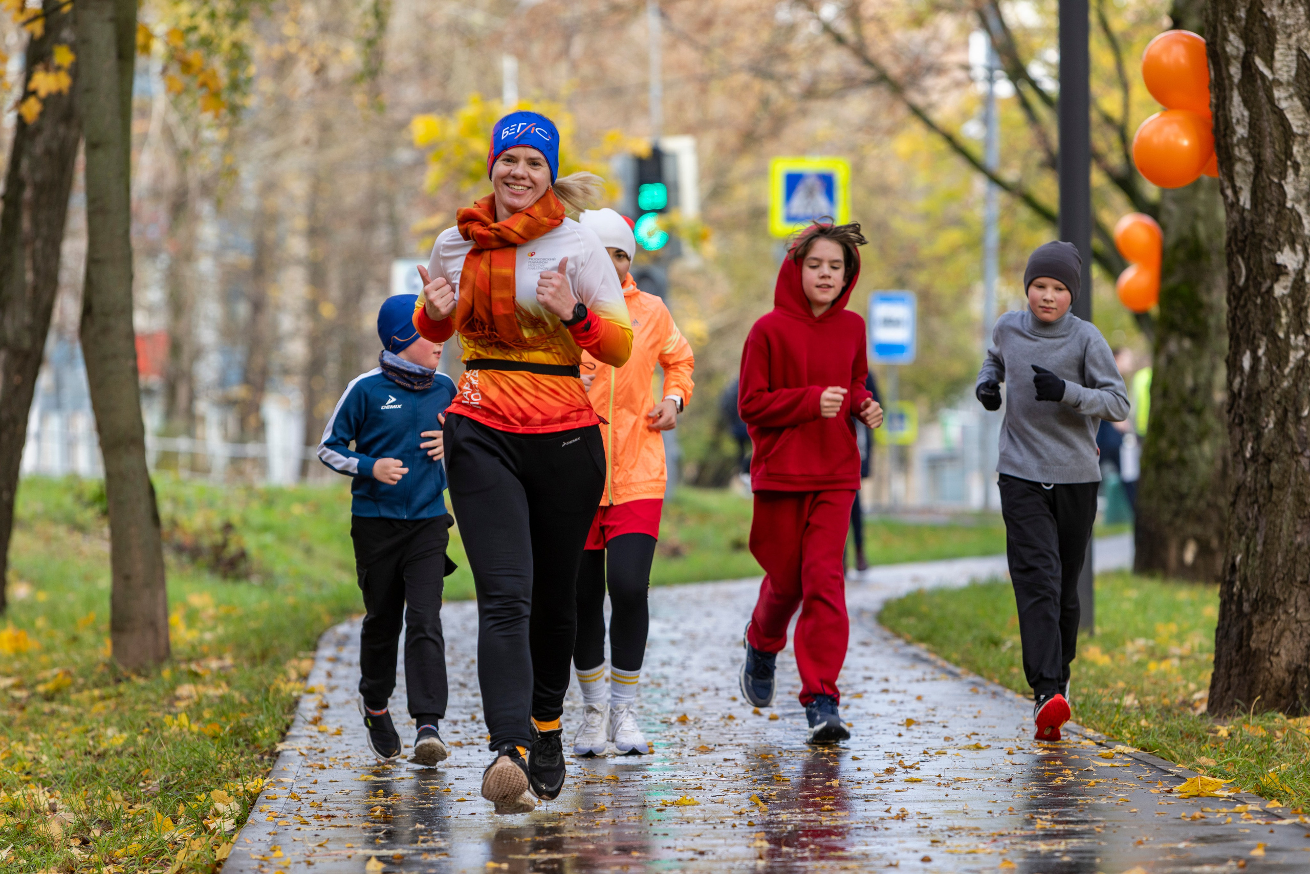 5 вёрст в городском парке Лобня 18.10.25. Фотограф Сергей Ловкий