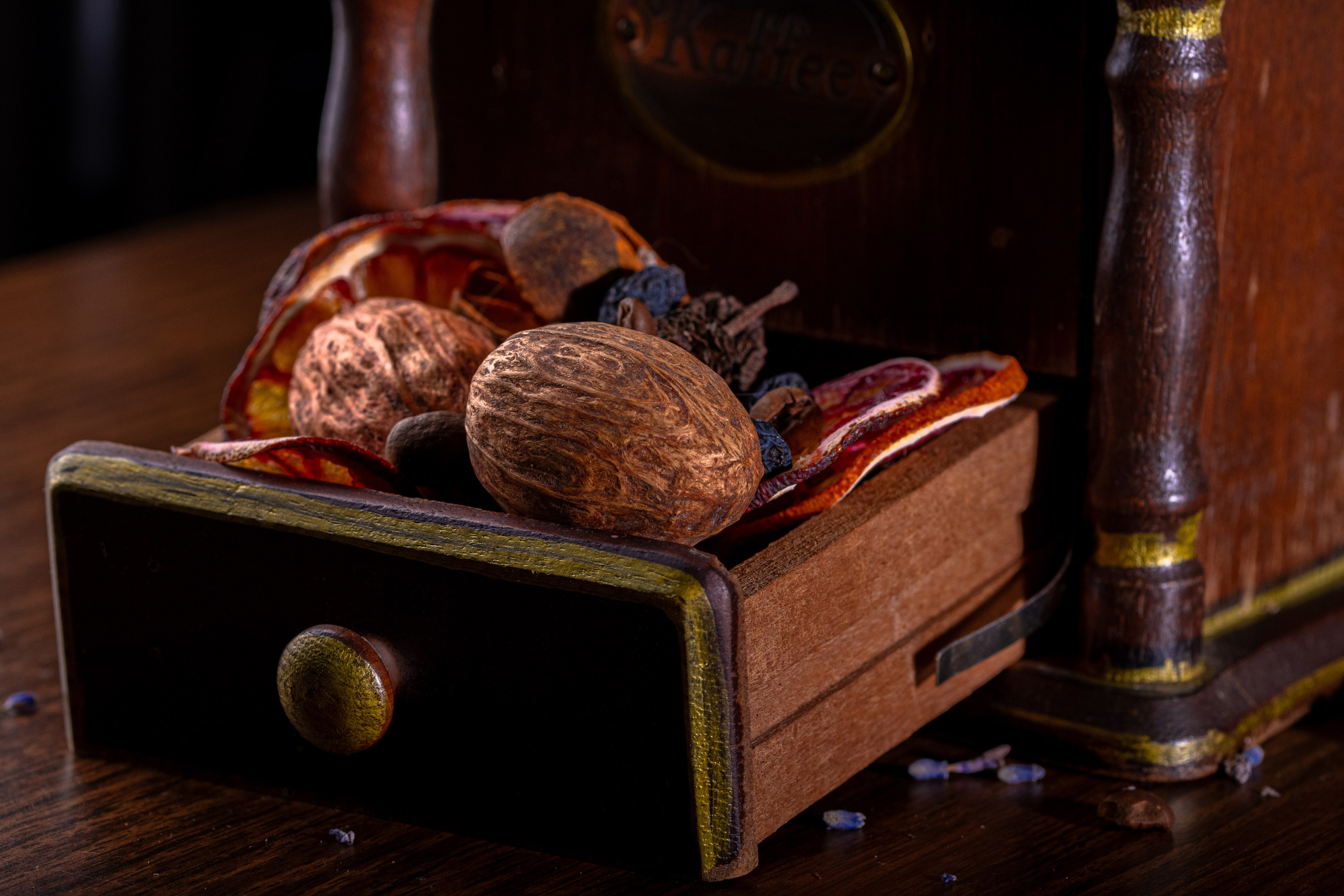 Предметная, рекламная съёмка кофемолки. Предметный, рекламный, ювелирный фотограф в Москве