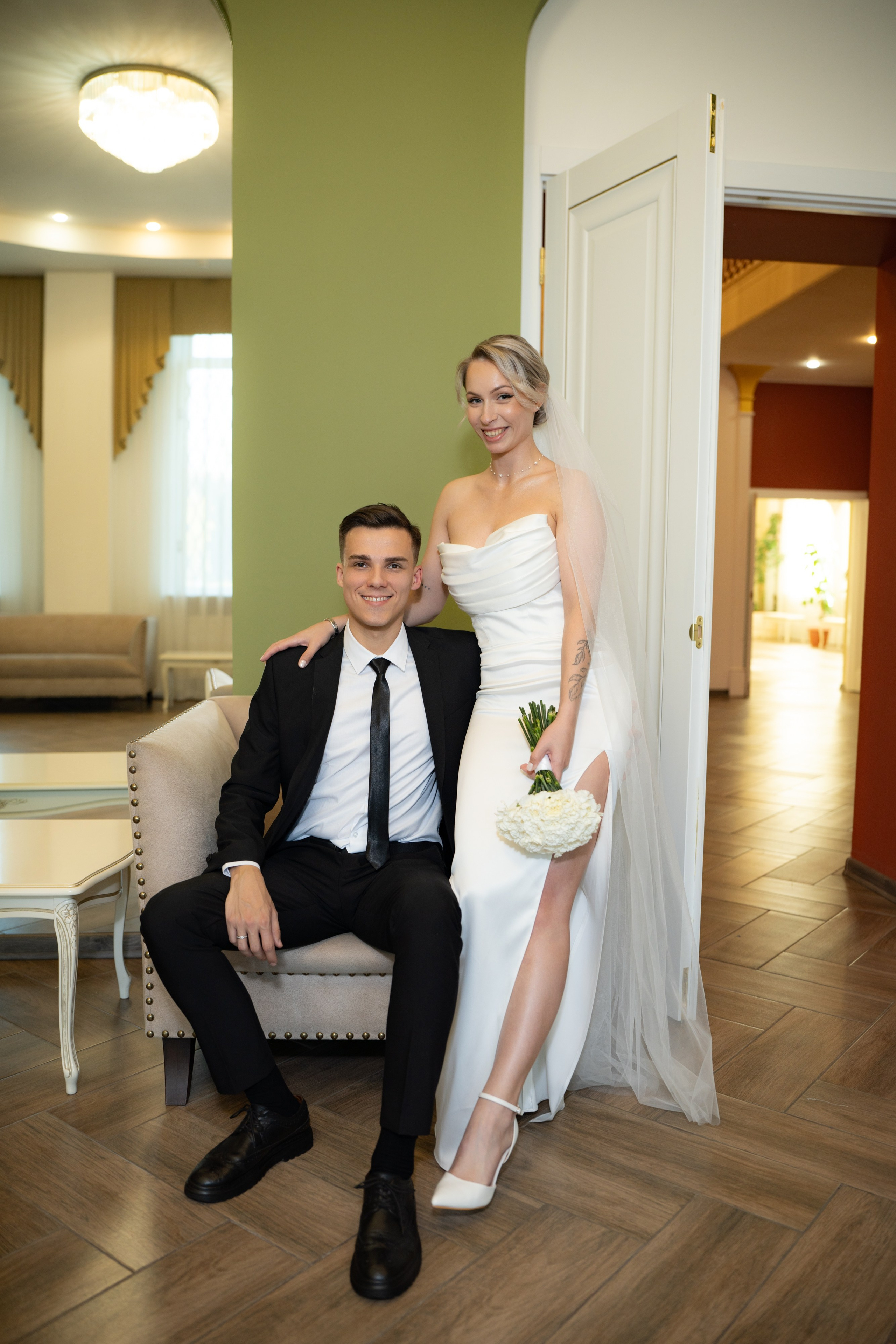 Свадебные фотосессии во дворцах и ЗАГСах Санкт- Петербурга. Свадебный фотограф Александр Невский в Санкт-Петербурге