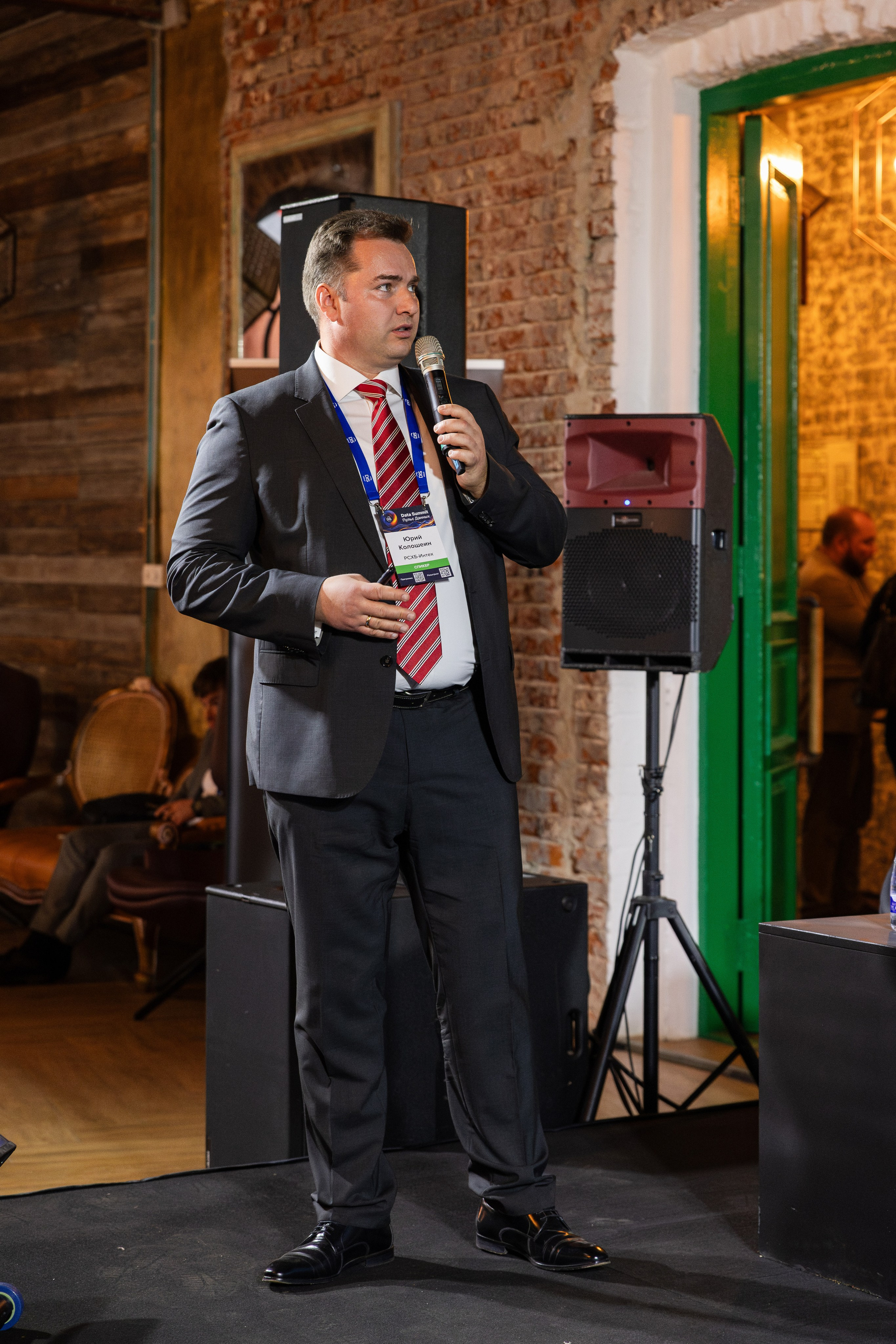 Data Summit 2025. Свадебный репортажный фотограф в Москве