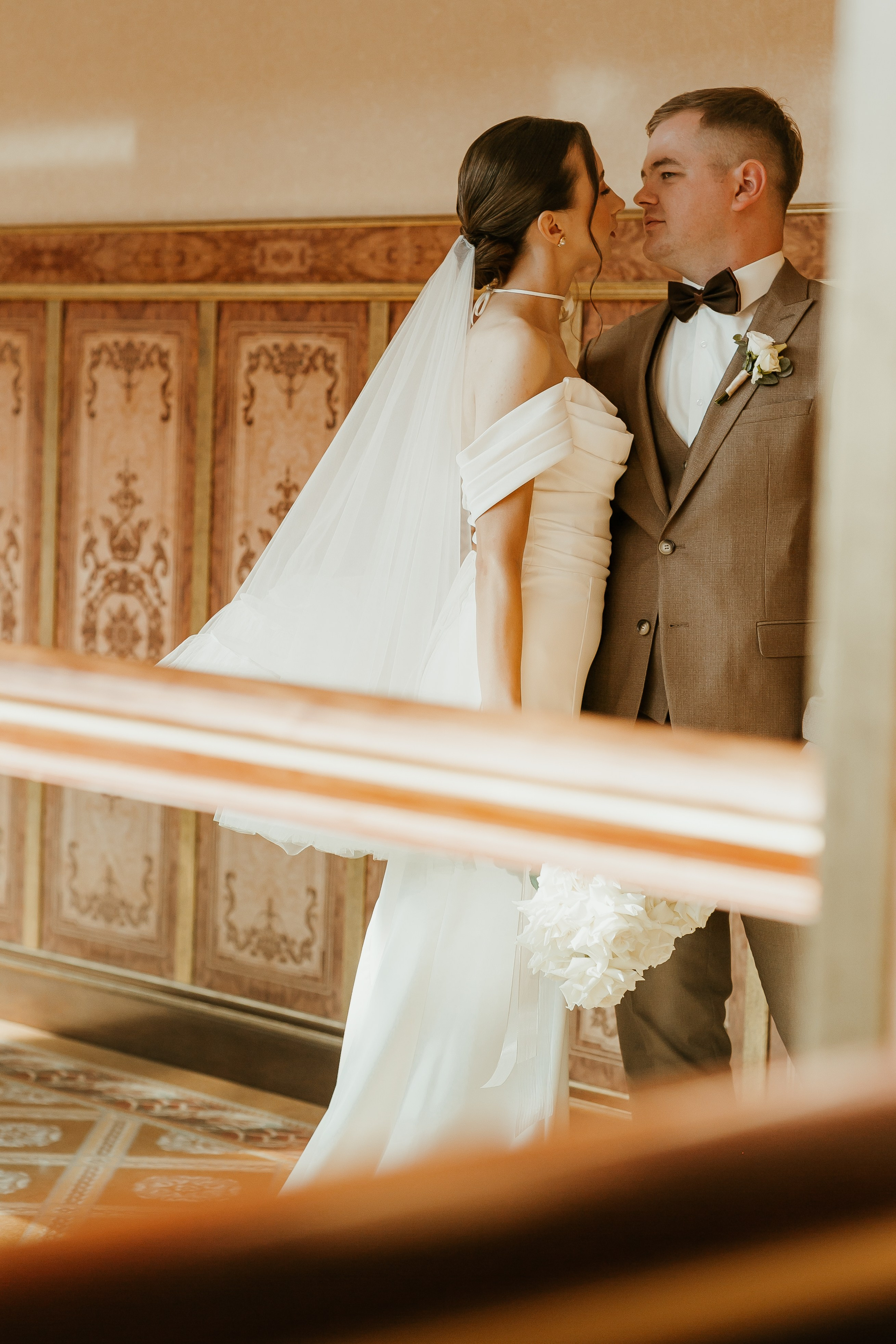 Свадебная осенняя фотосессия Ивана и Лидии в городе. Свадебный и репортажный фотограф в Ярославле и Санкт-Петербурге Роман Микрюков