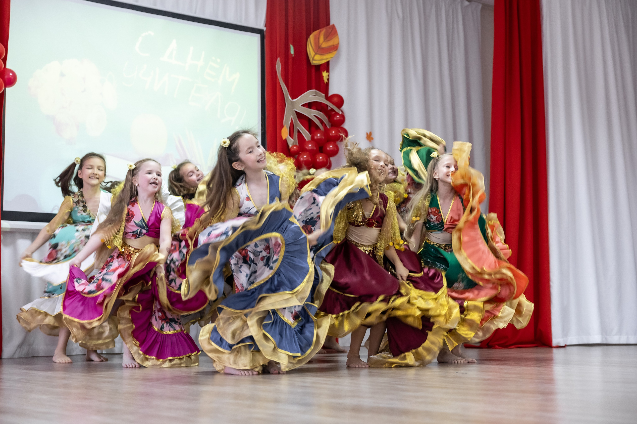 День учителя. Школа 31. Октябрь 2024. Свадебный и Семейный фотограф г. Ижевск Гульназ Солдатова. Гульназ фото