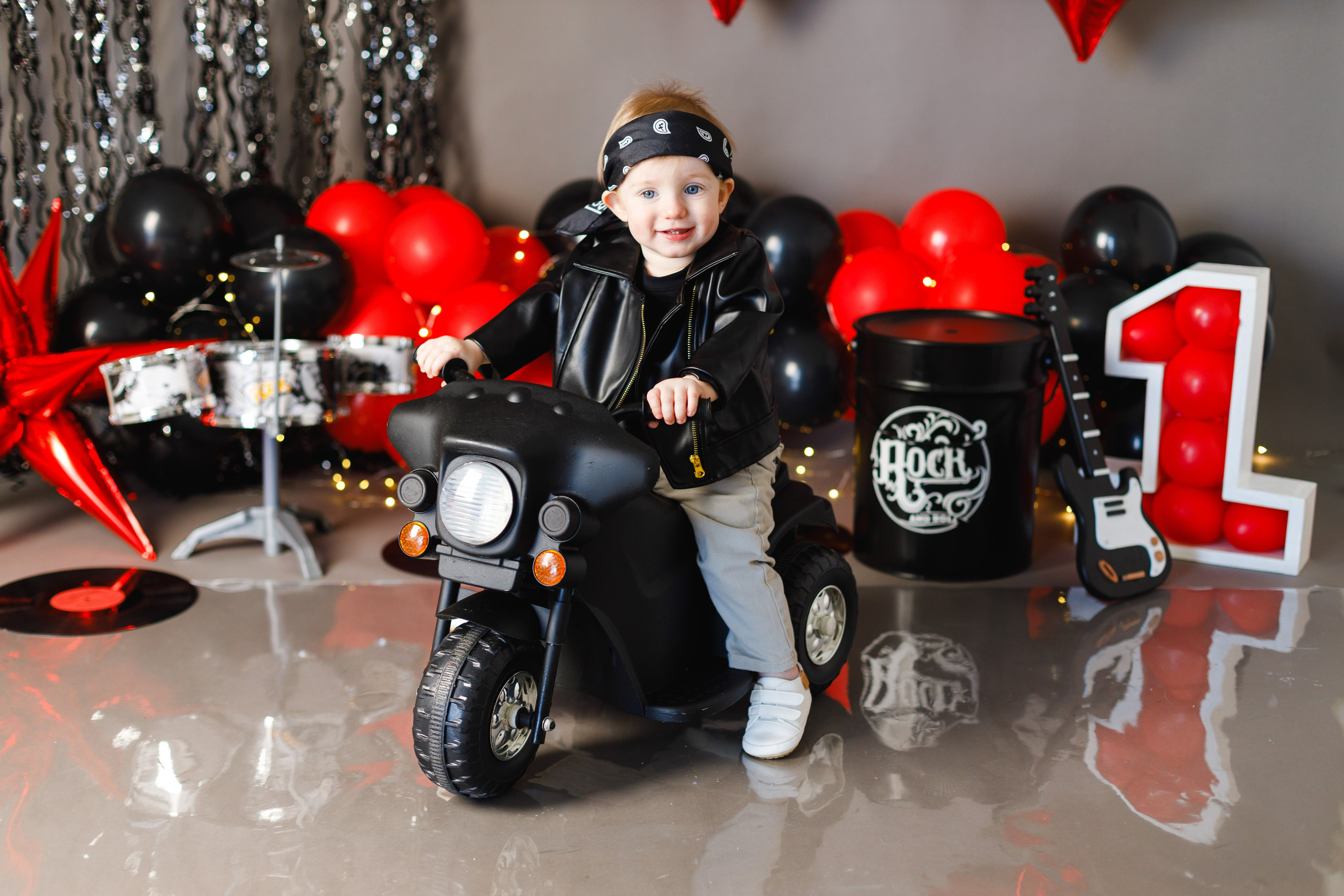 1 годик Антону. Крушение торта. Детский и семейный фотограф в Краснодаре Альбина Морозова