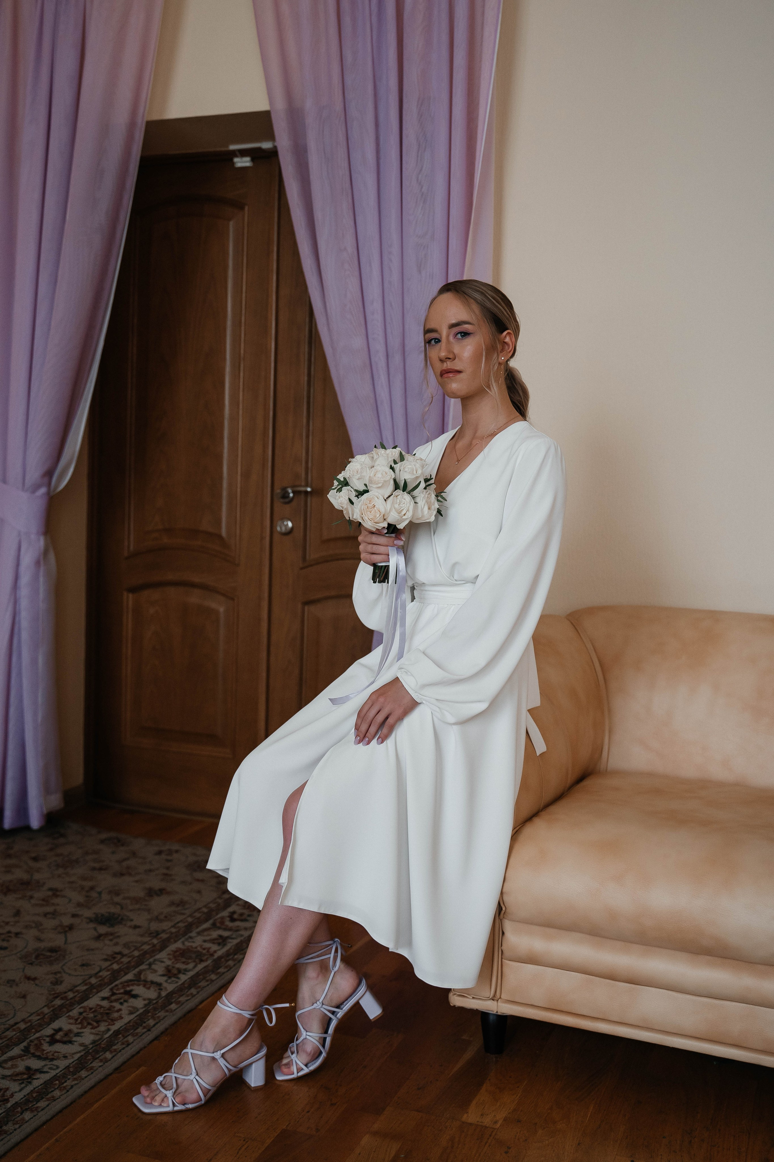 Фотографии с регистрации. Свадебный фотограф в городе Омск EAV Анастасия