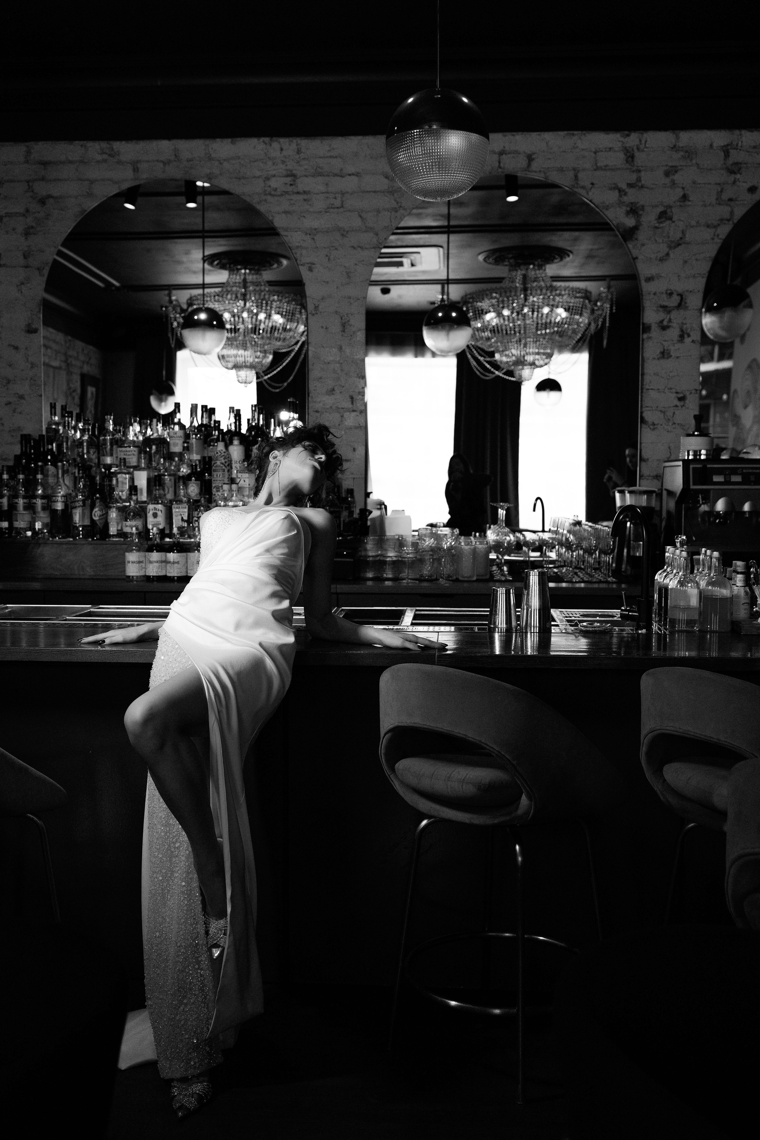 Свадебная серия в баре. Свадебный и семейный фотограф  во Владивостоке Ольга Украинец