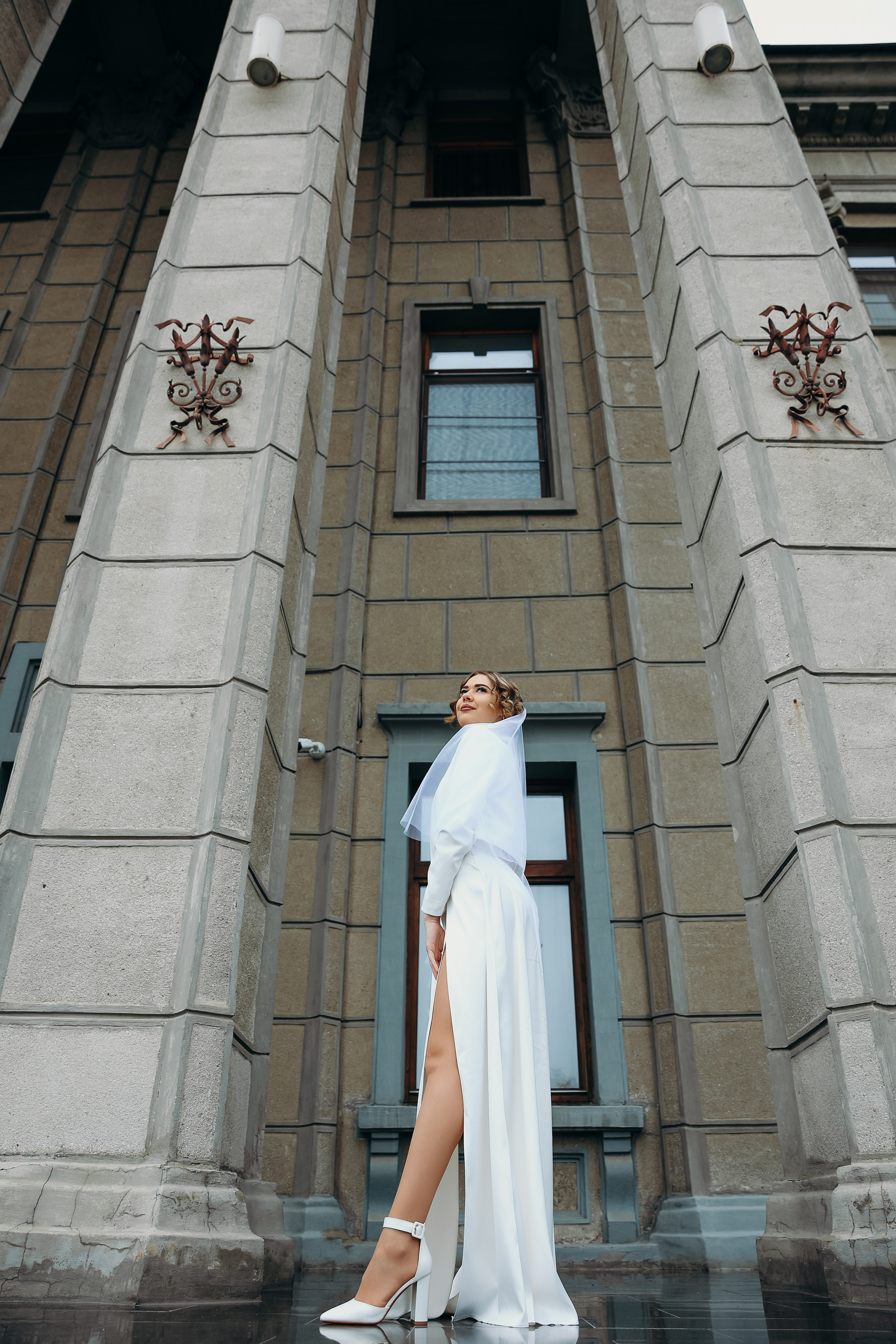 Свадебная прогулка в Екатерининском сквере 25.10.2024. Свадебный и семейный фотограф Виолетта Сидельникова. Краснодар, Россия, Беларусь, Европа