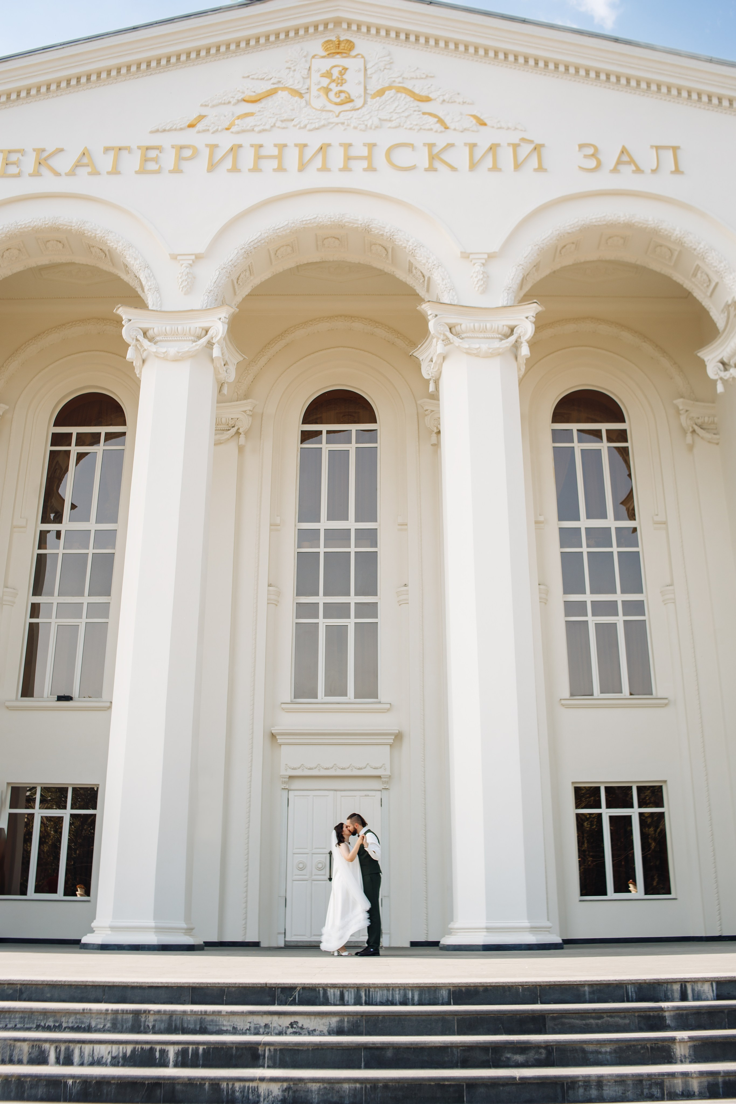 Екатерининский ЗАГС в Краснодаре, свадебная фотосессия