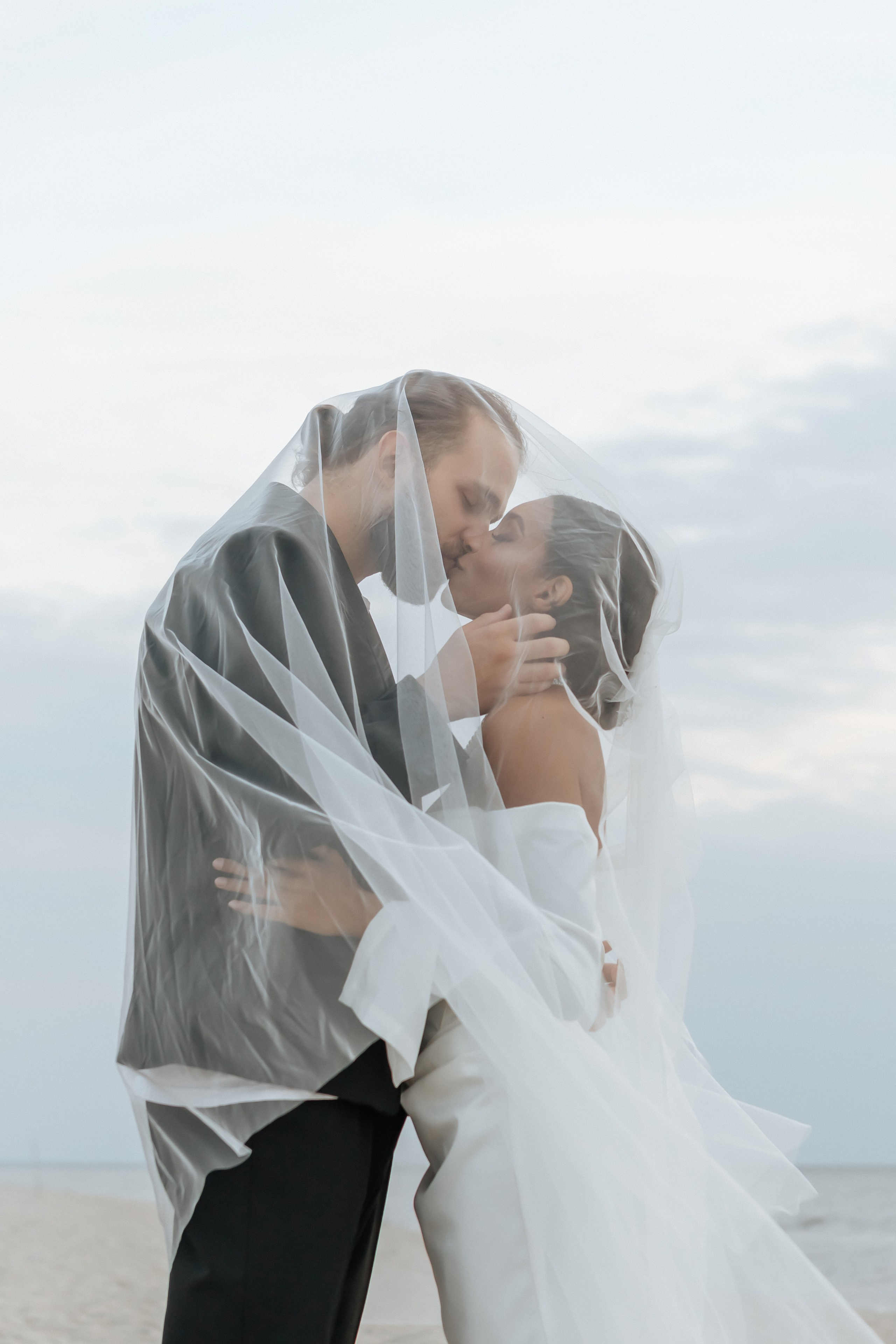 Свадьба на берегу Балтийского моря. Свадебный фотограф  Калининград | Москва|