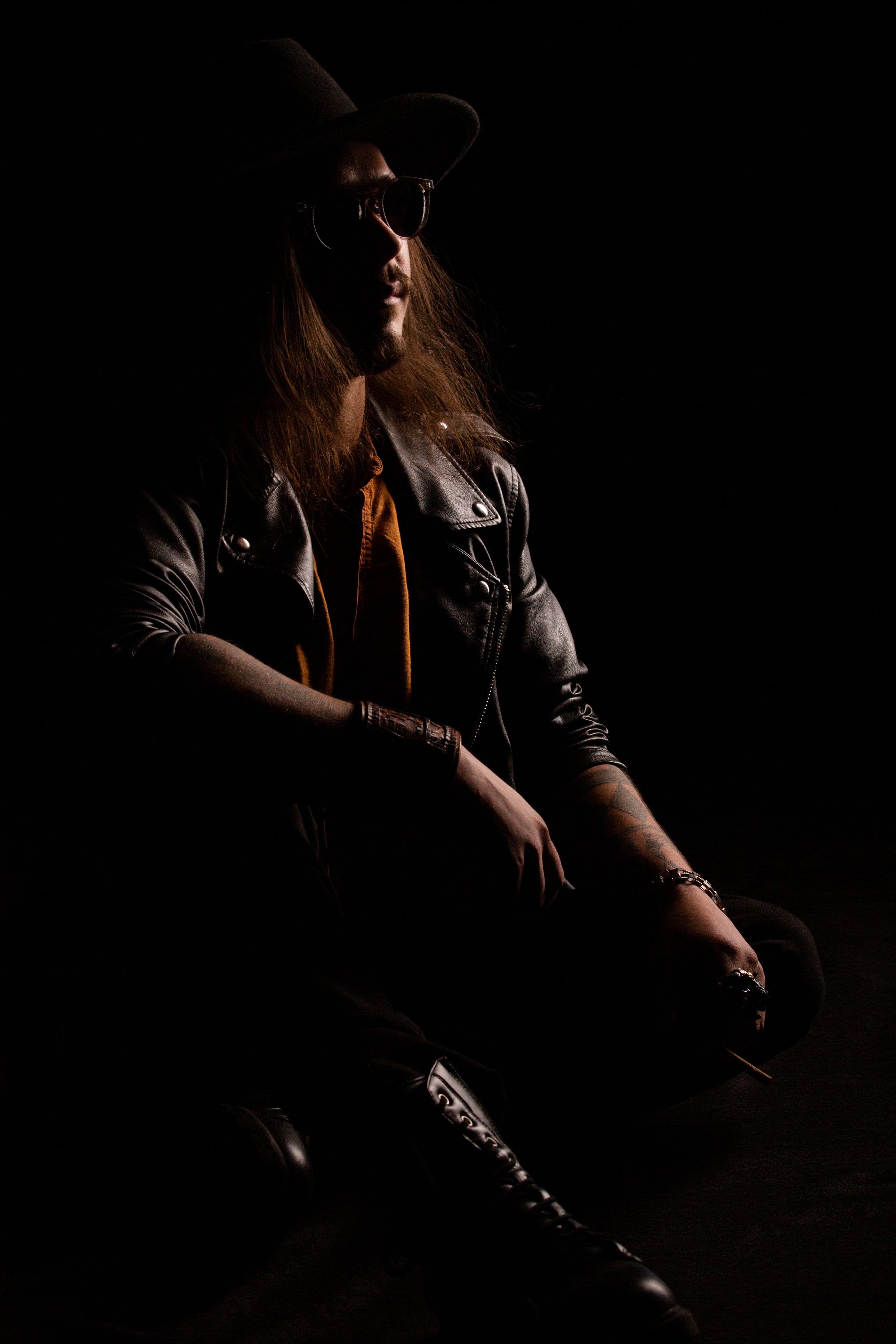 Денис. Съёмка в низком ключе. Фотограф Владивосток