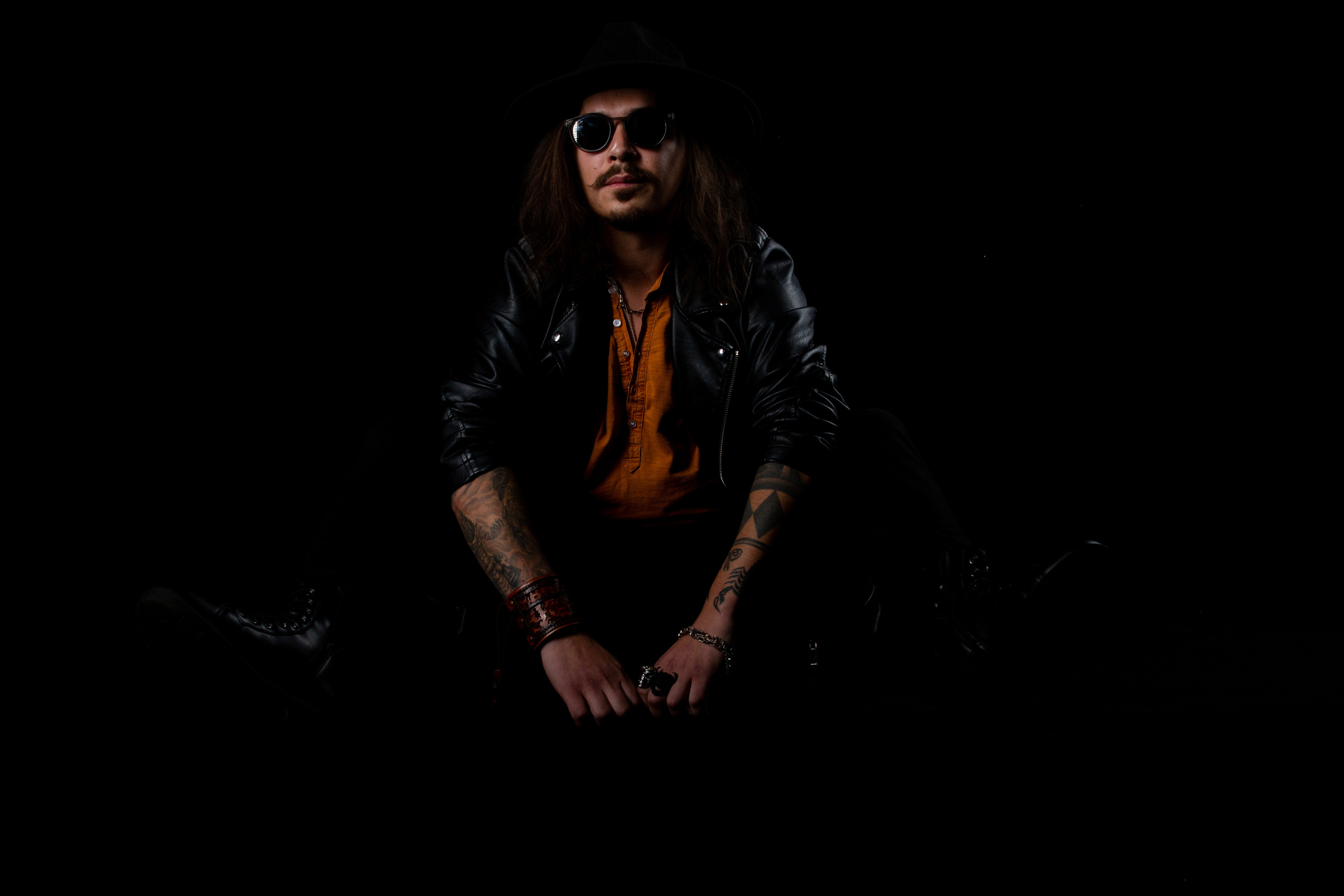 Денис. Съёмка в низком ключе. Фотограф Владивосток