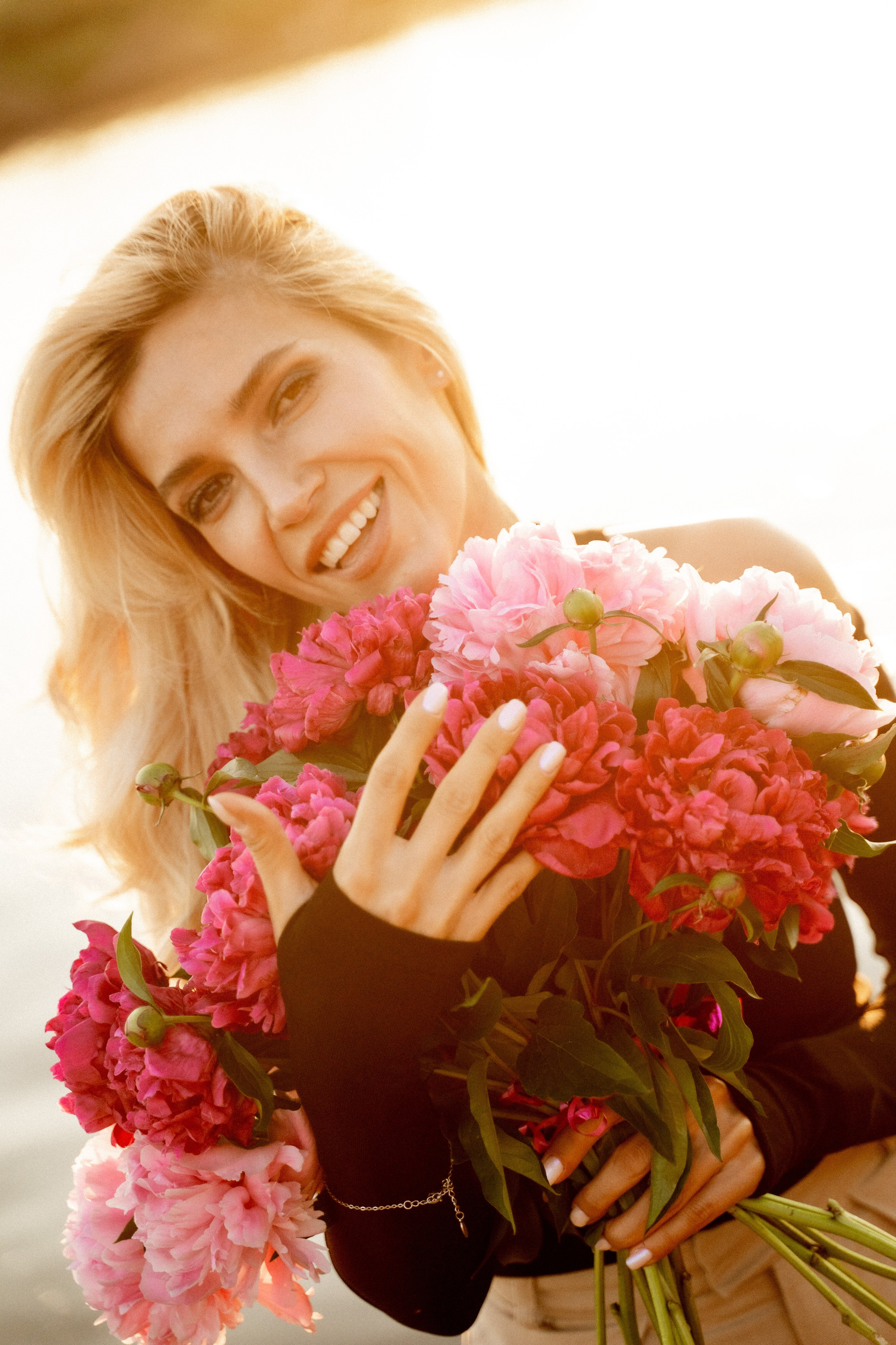 Девушки на берегу