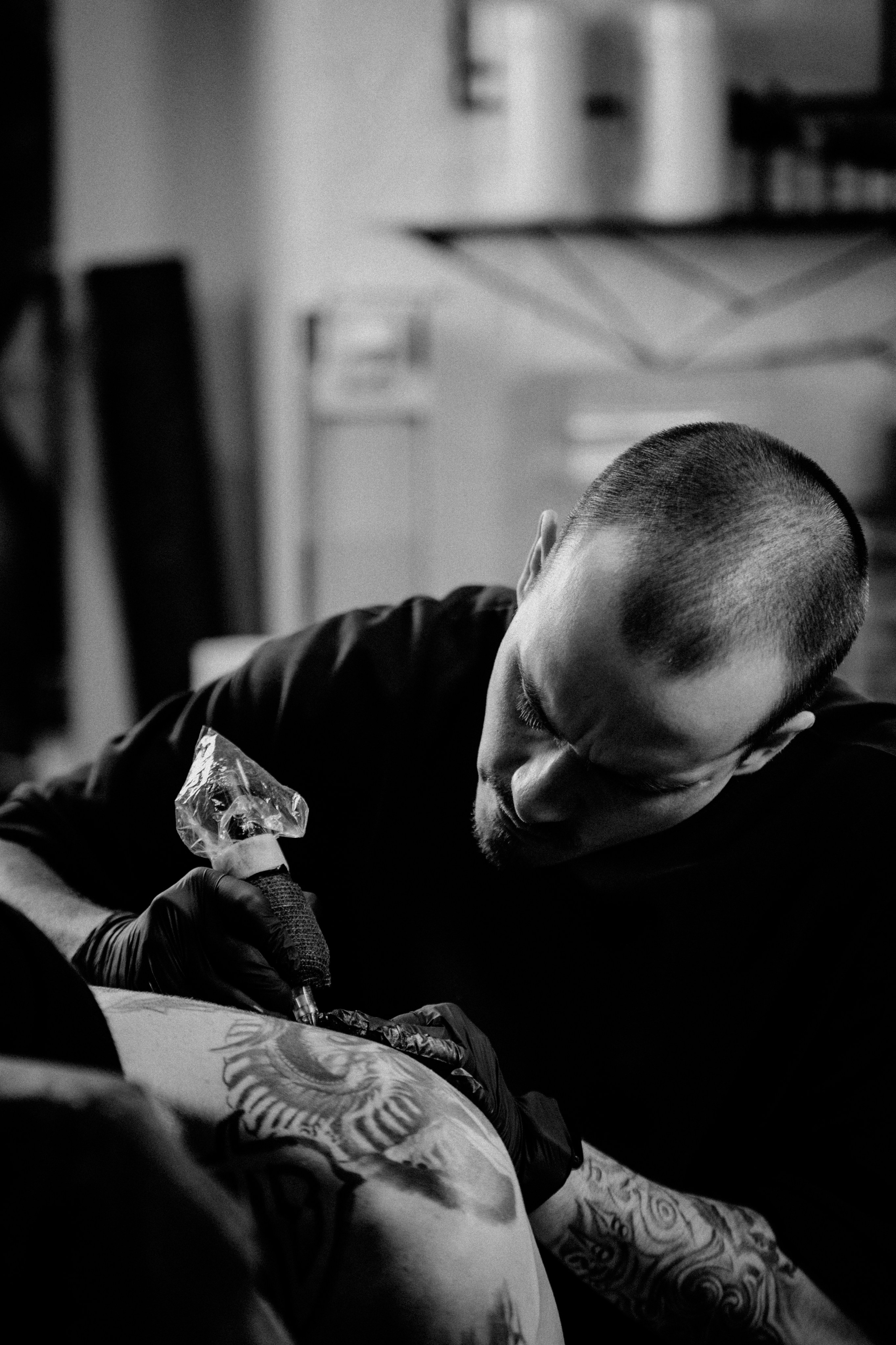 Тату-мастер. Роман Бочаров