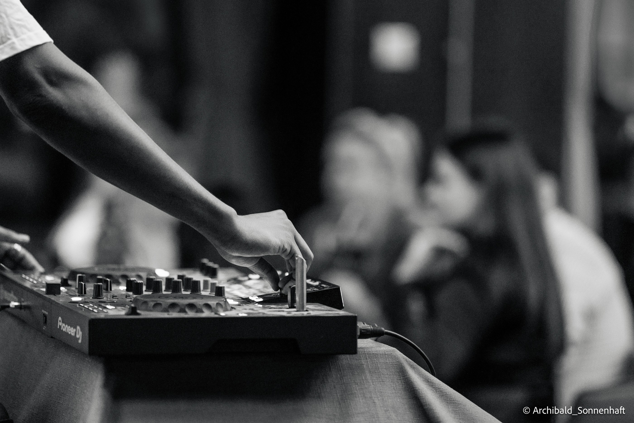 Georgian party. Photographer in Guangzhou, China. Archibald Sonnenhaft