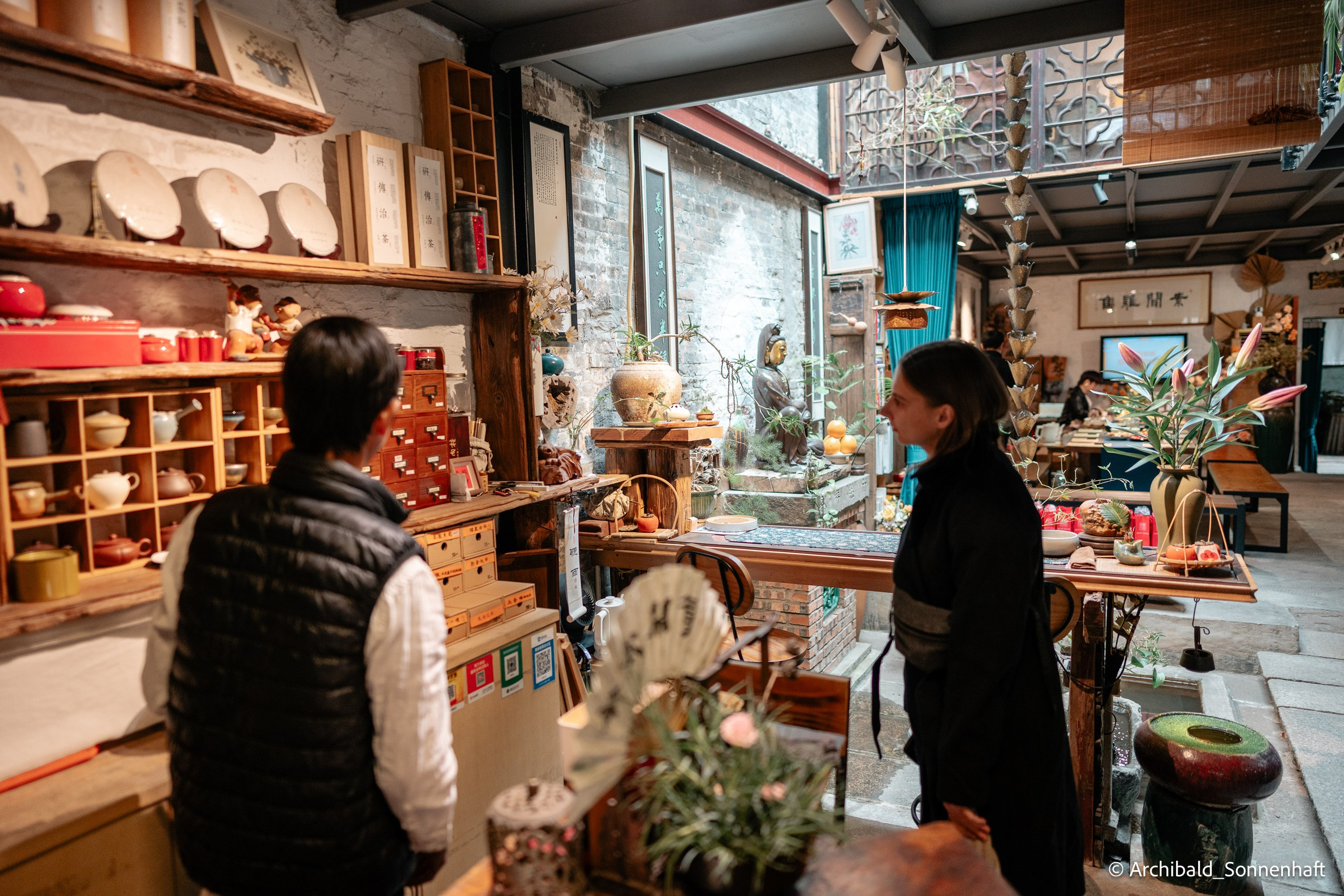 Walking in GZ, sunday. Photographer in Guangzhou, China. Archibald Sonnenhaft