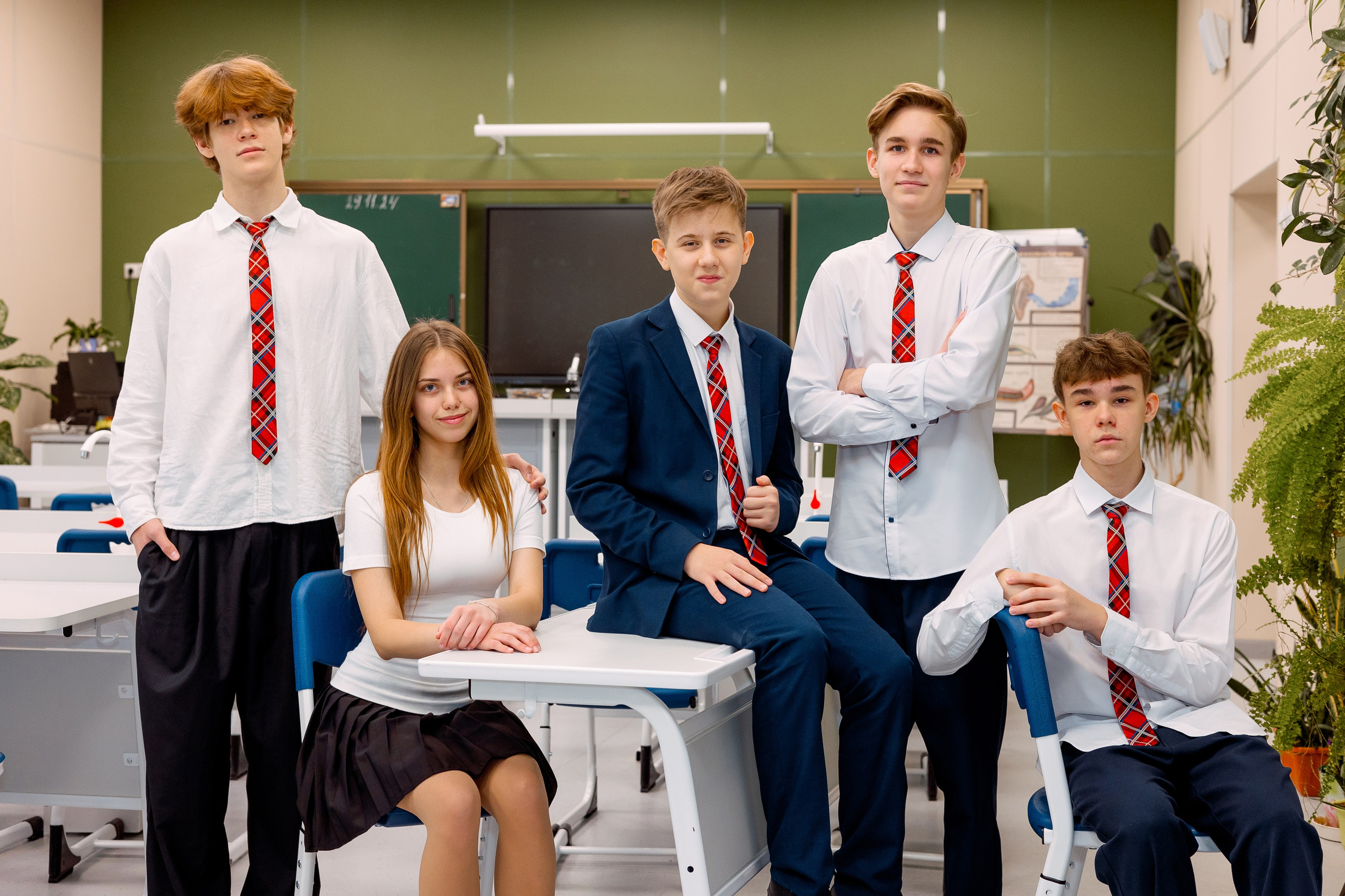 СТАРШАЯ ШКОЛА. Фотокомпания «Алые паруса» выпускные альбомы Москва и МО