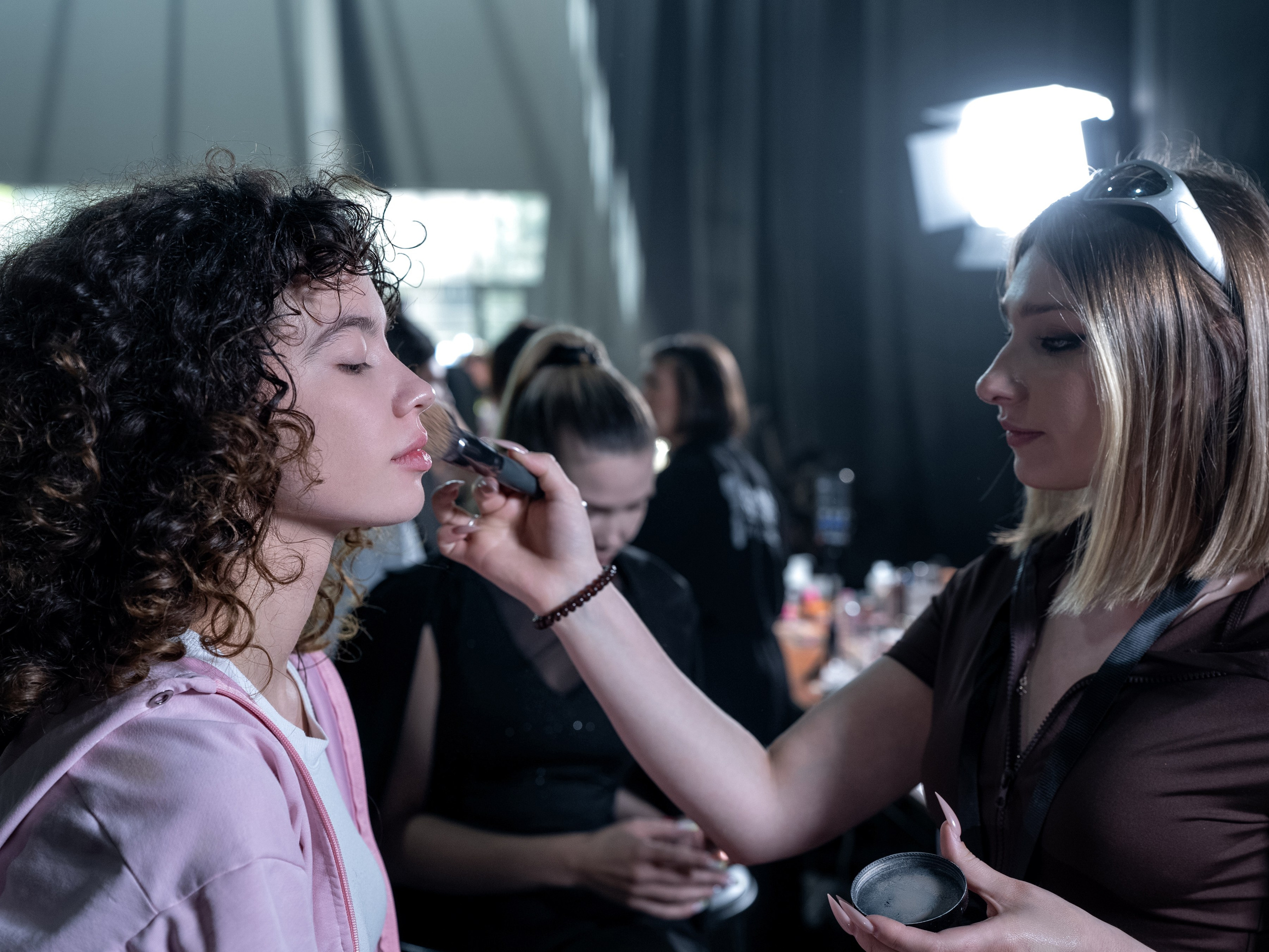 Visa Fashion Week Almaty Pre-Fall 2026 April Backstage Day 2. Сайт Алматинского НЮ АРТ, будуар и фэшн фотографа Дениса Карпенко