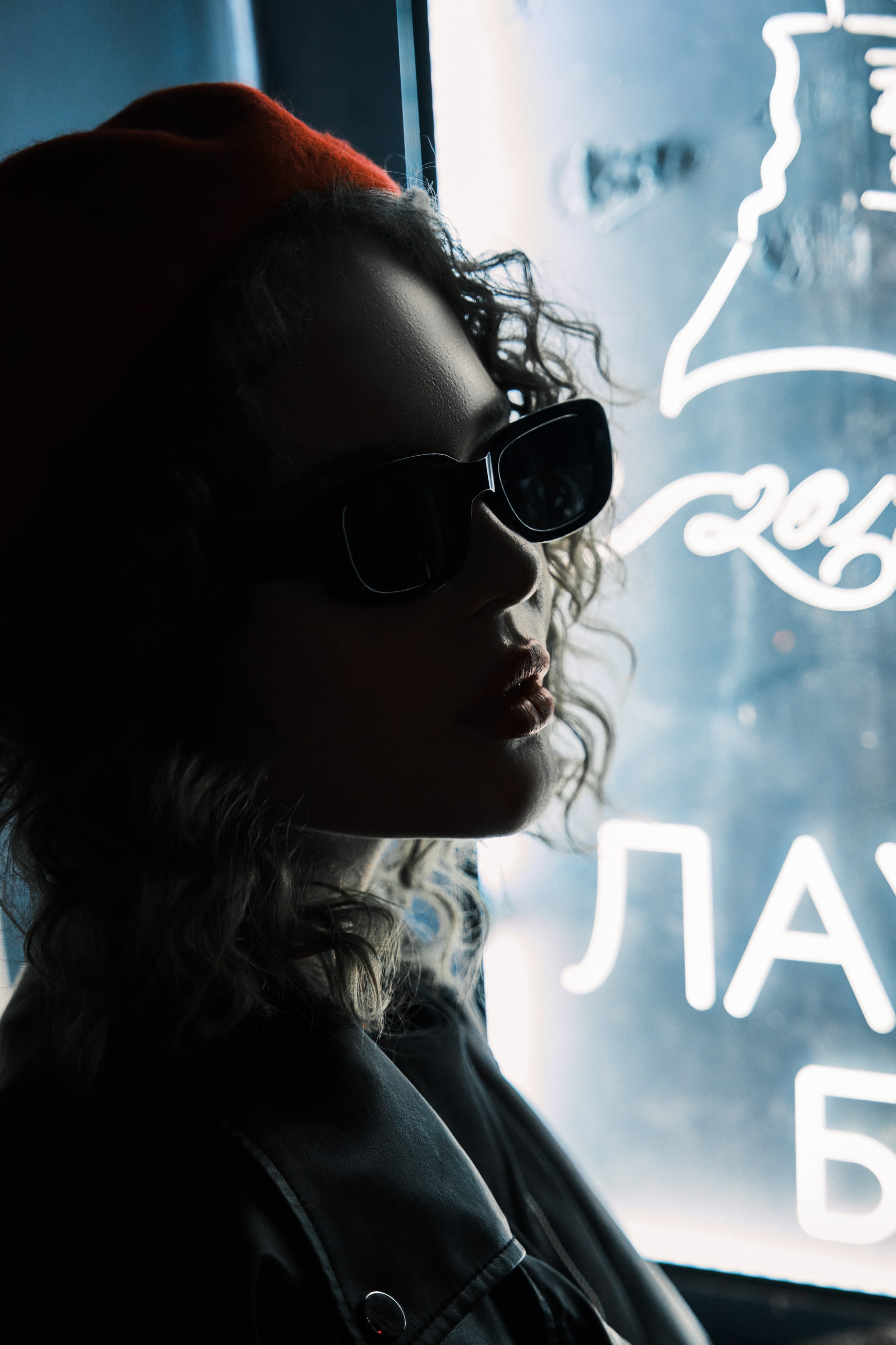 Фотосессии в парадных Санкт-Петербурга. Фотограф портретный архитектурный лавстори будуар Санкт-Петербург Виктор Иванов