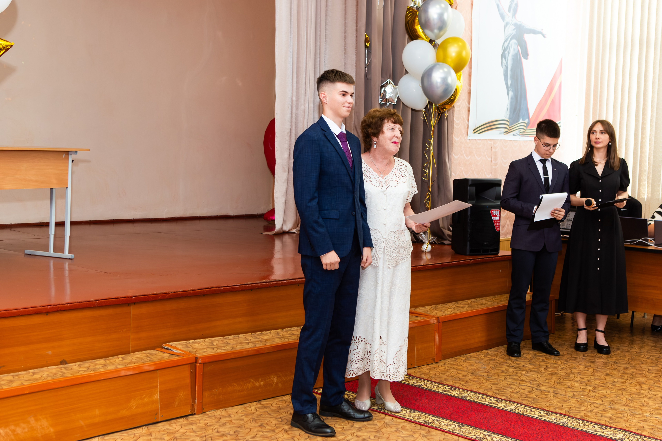 ВРУЧЕНИЕ ДИПЛОМОВ 2025 4 ШКОЛА Г.МЦЕНСК. Профессиональный фотограф в Мценске и Орловской области