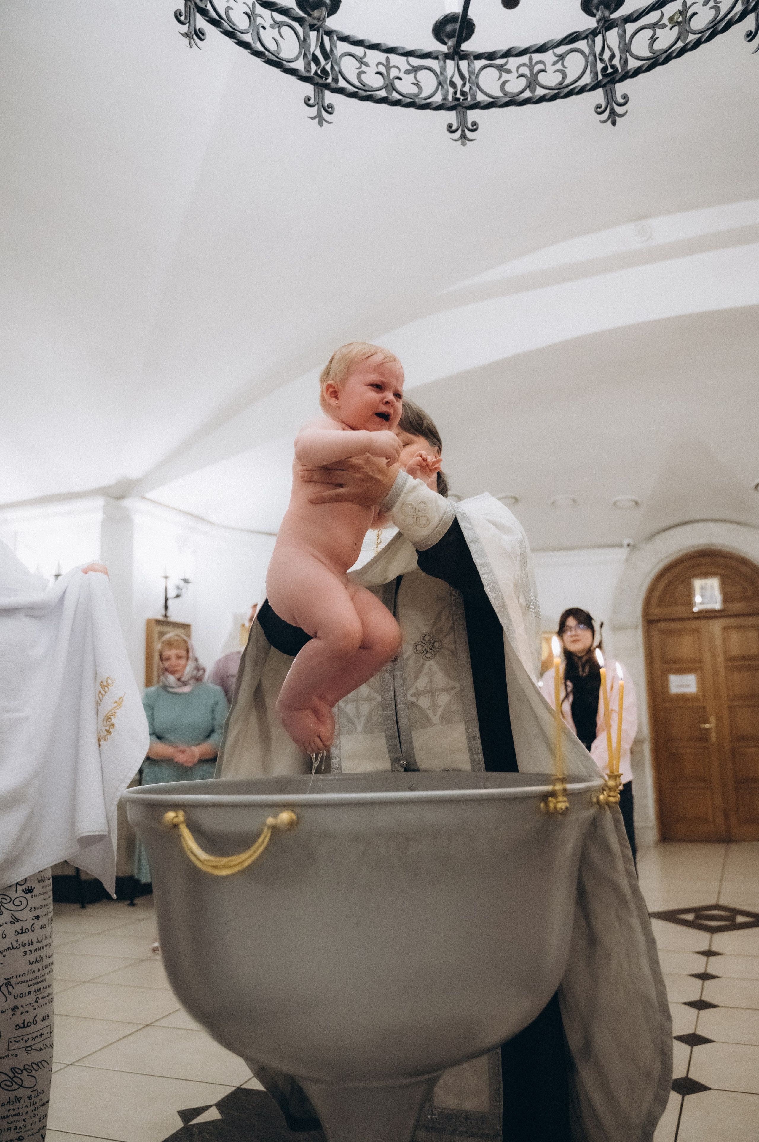 Крещение Владиславы (Криптовый храм в честь собора Новомучеников и Исповедников земли Белорусской). Семейный фотограф в Минске Дарья Дреко