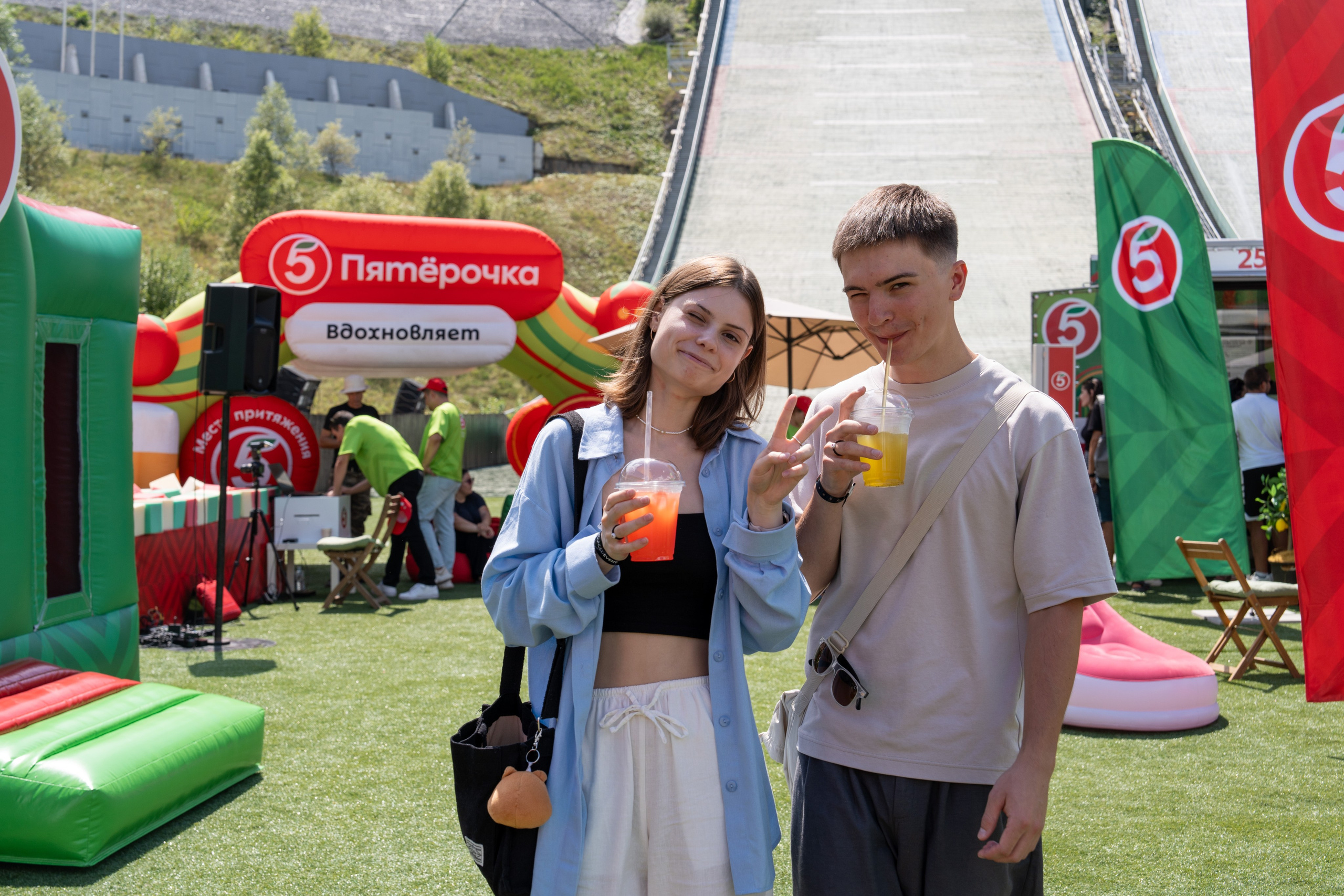 Фотоотчет партнеской интеграции для сети «Пятерочка» на фестивале «Grounded». Репортажный фотограф в Красной Поляне и Сочи Павлюченко Екатерина