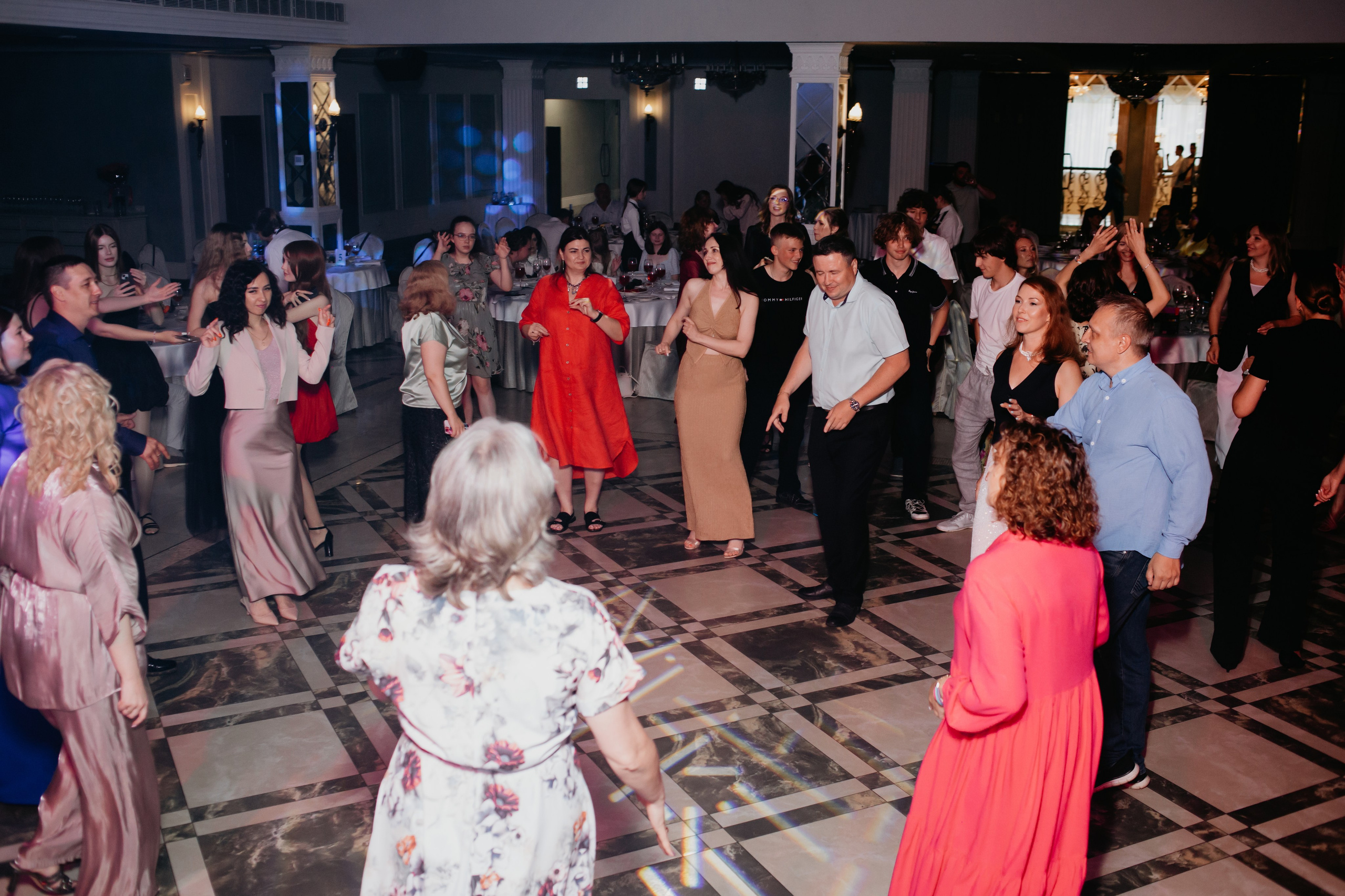 Выпускной 2025 (9класс) 124 школа. Фотограф в Челябинске Ополихина Анна