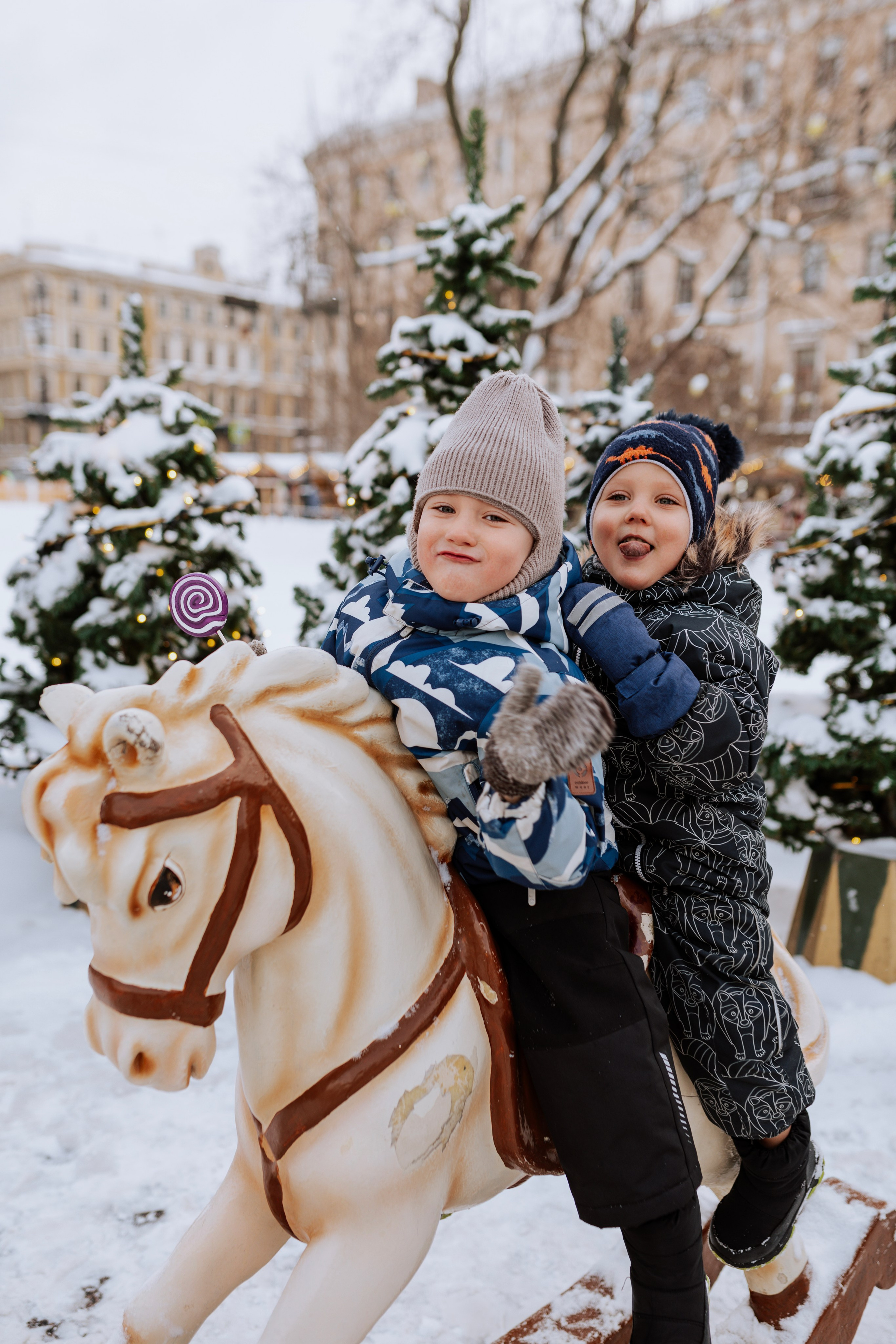 Семейная, Манежная площадь