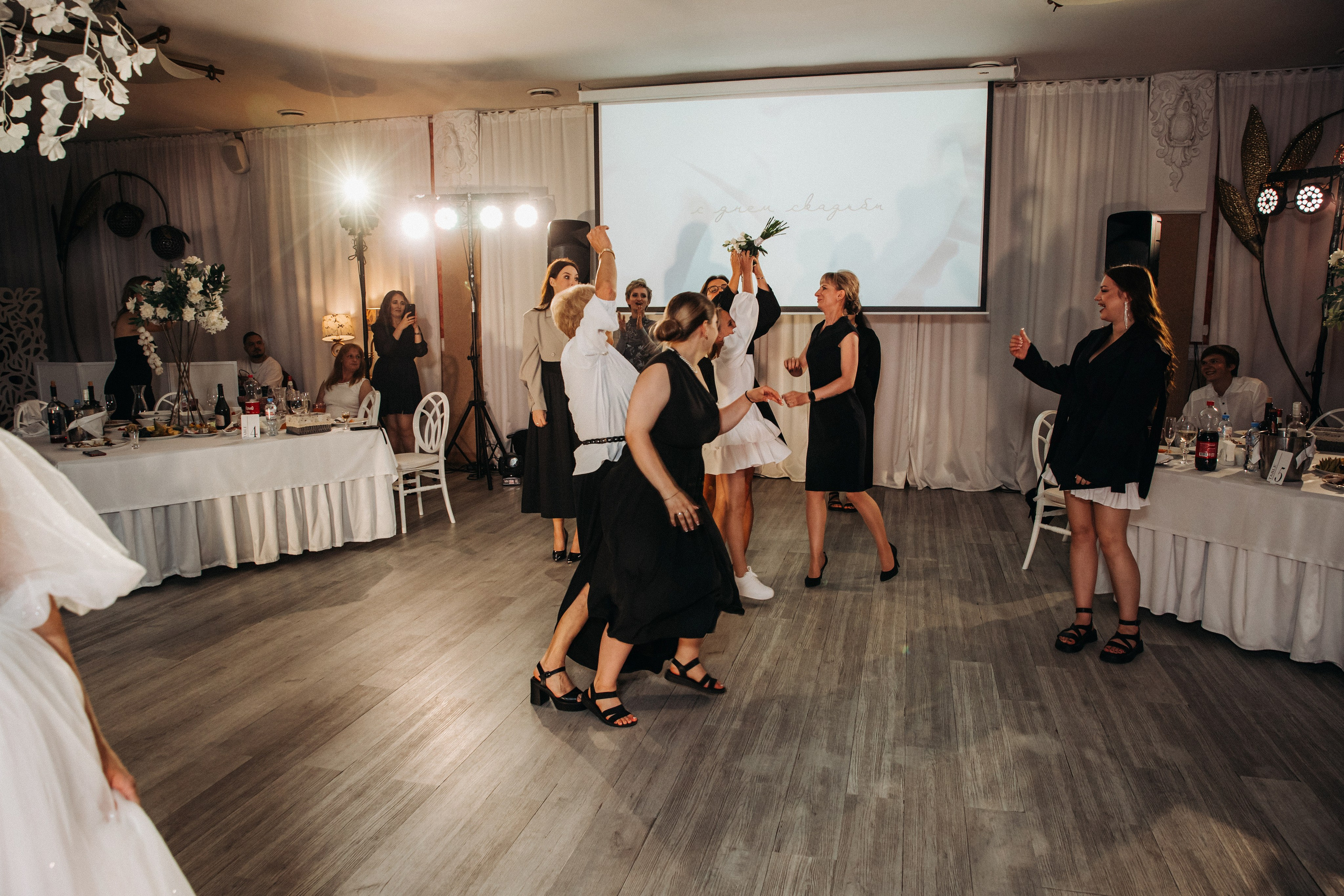 Vlad & Nadya (Saint-Petersburg, Russia). Destination wedding photographer Peter Letu