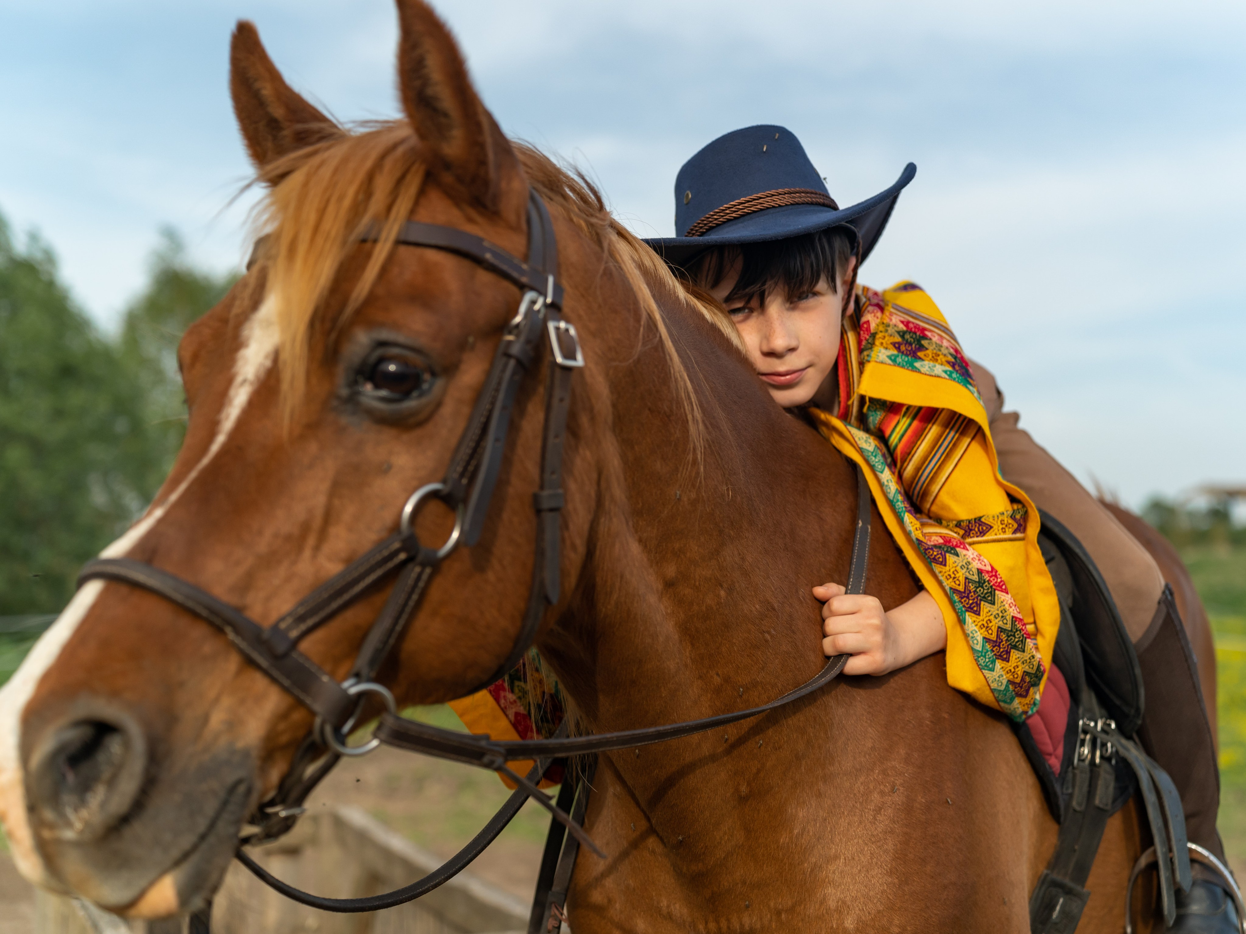 Выйти в лето в поле с конем. Видеограф и фотограф в Москве Анастасия Рябчикова