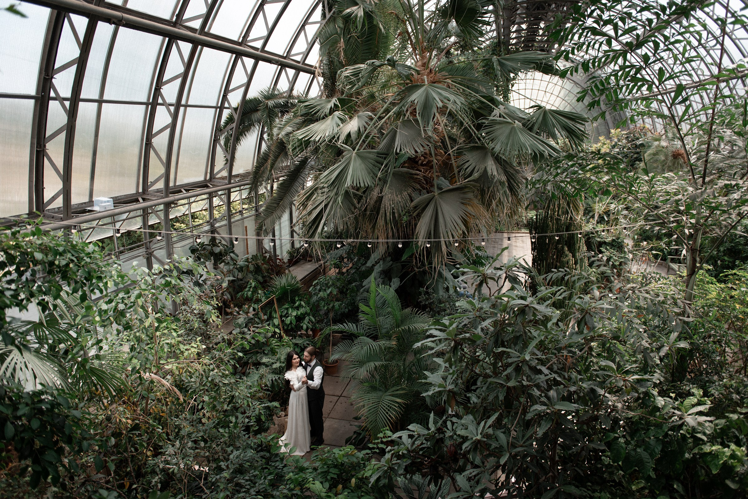 свадебная фотосессия в оранжерее Таврического сада