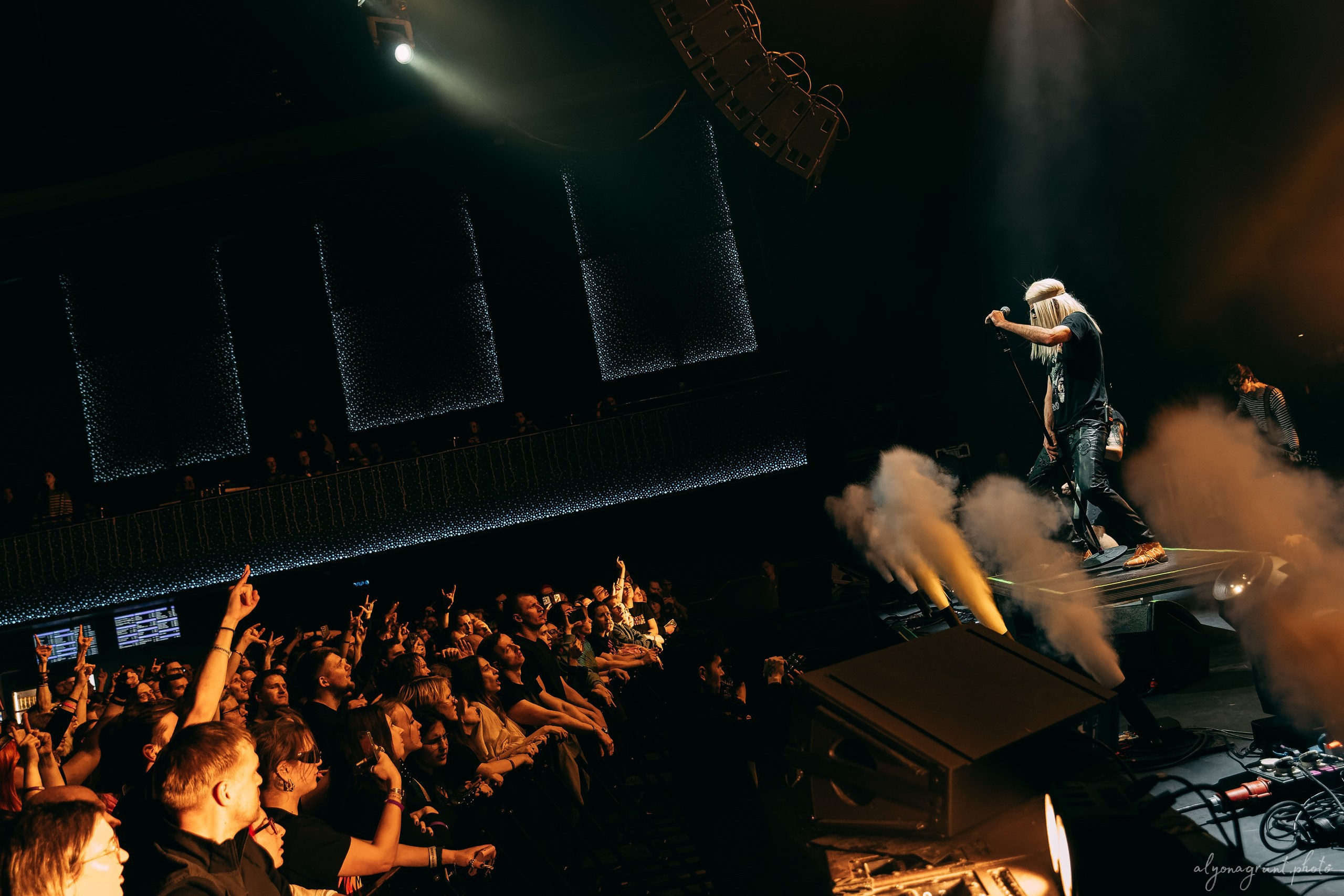 Багровый Фантомас, фоторепортаж, СПб, BASE, 14.12.2025. Алена Адрианова: фотограф в Санкт-Петербурге