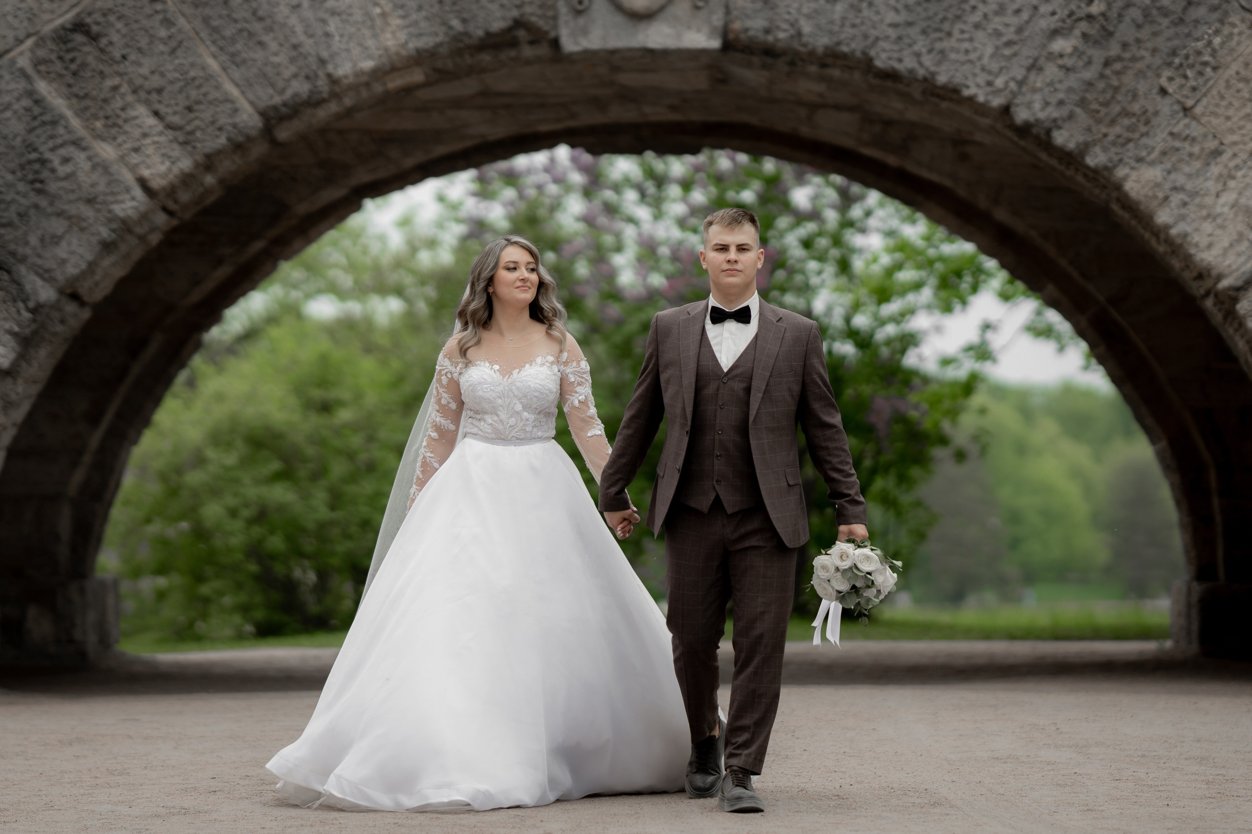 Красивые места для свадебной фотосессии летом в Санкт-Петербурге. Свадебный фотограф Александр Невский в Санкт-Петербурге