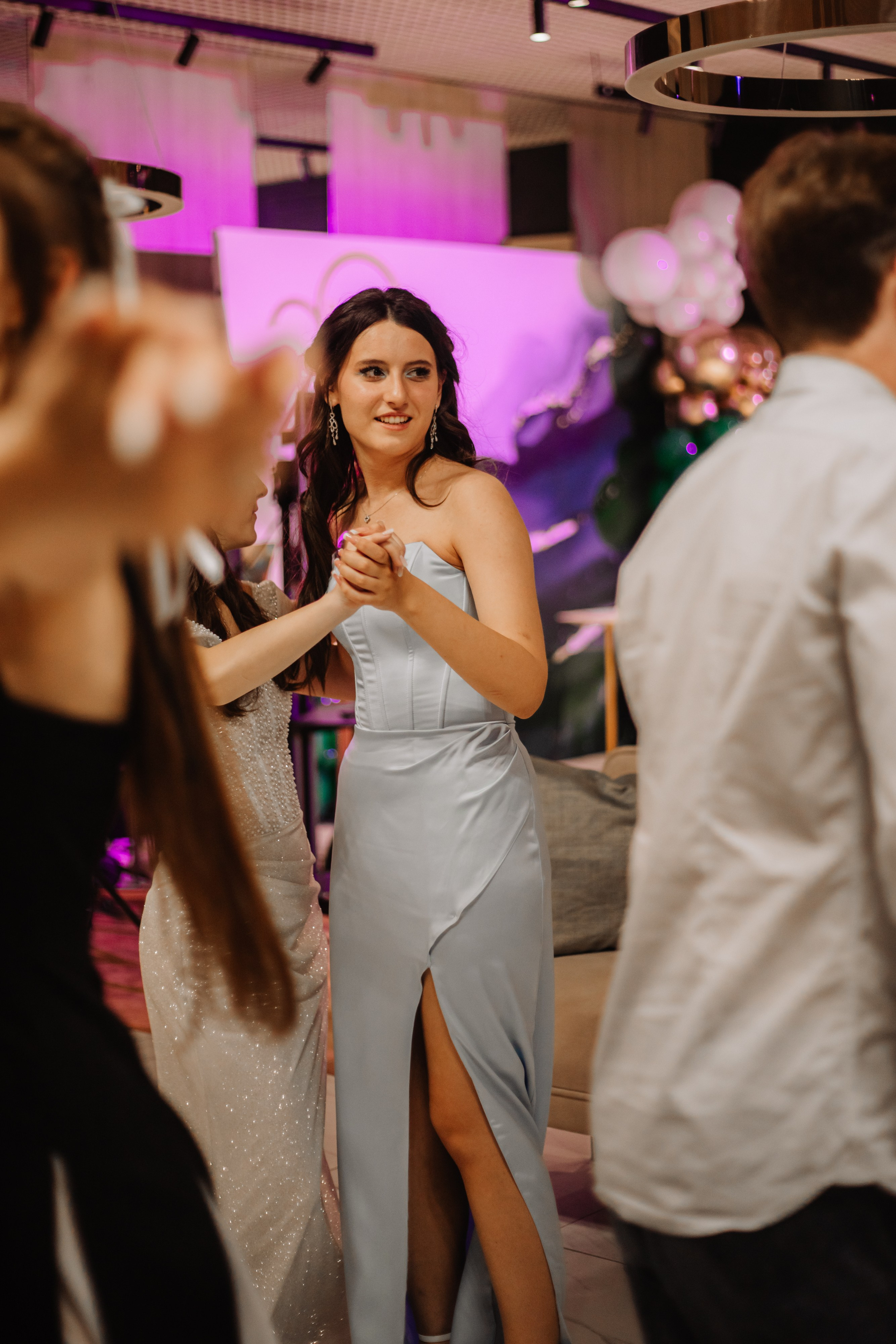 НА МНЕ ЛЕНТА «ВЫПУСКНИК»