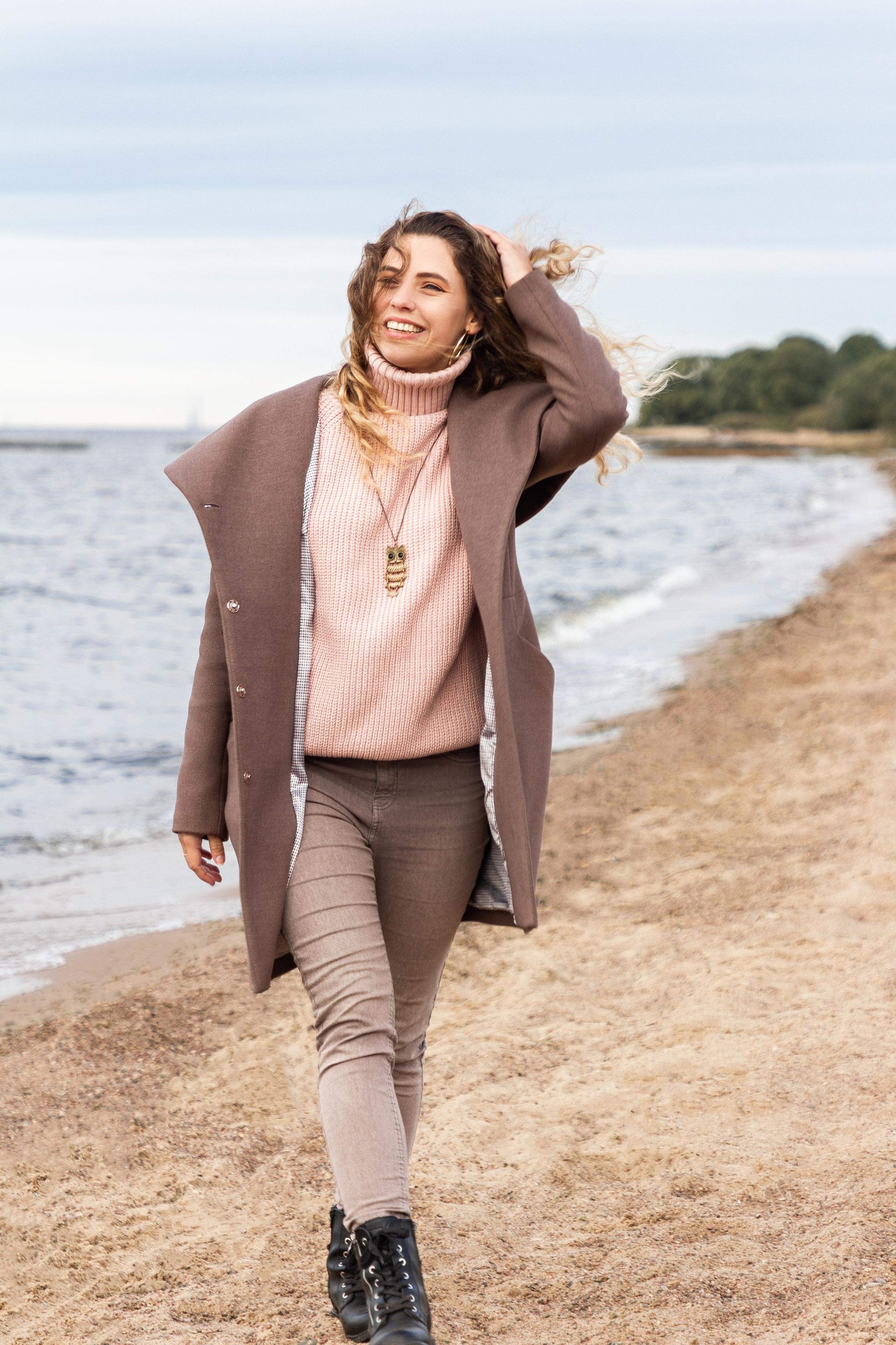 Портретная съёмка у залива. Портретный и семейный фотограф в Санкт-Петербурге Ульяна Жукова