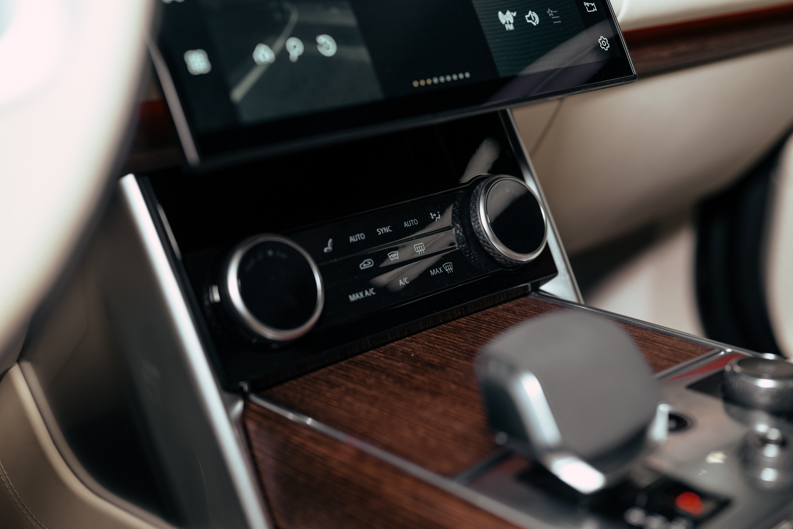 Range Rover long brown on white. DeLorein