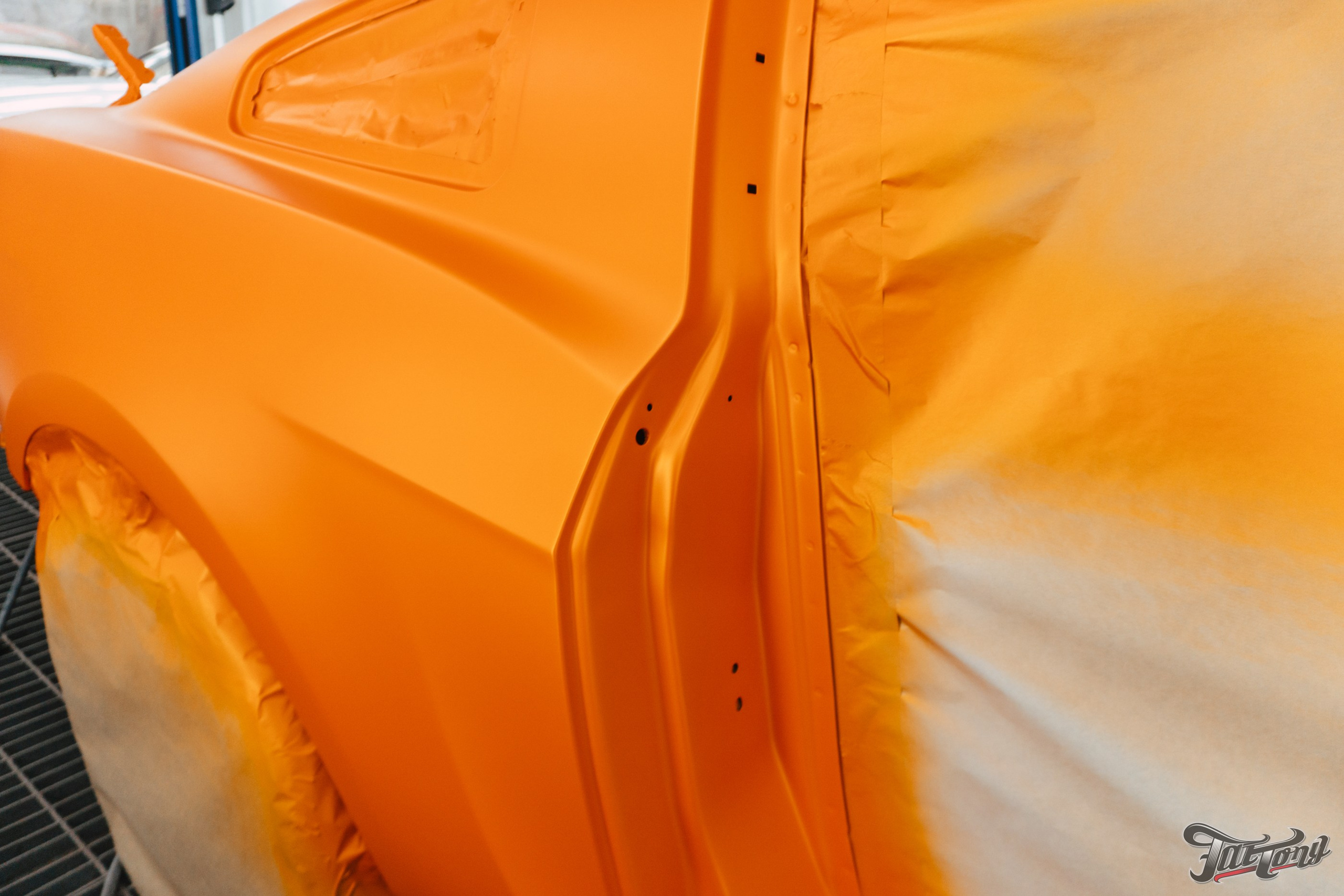 Ford Mustang Roush оранжевый окрас кузова и выкрас полос. DeLorein