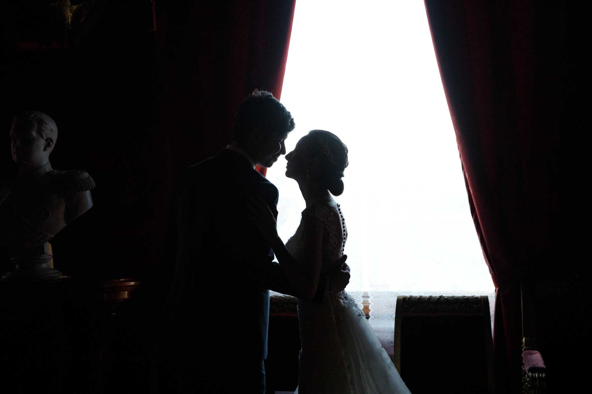 Невеста и жених в малиновой гостиной Дома Ученых им. М. Горького