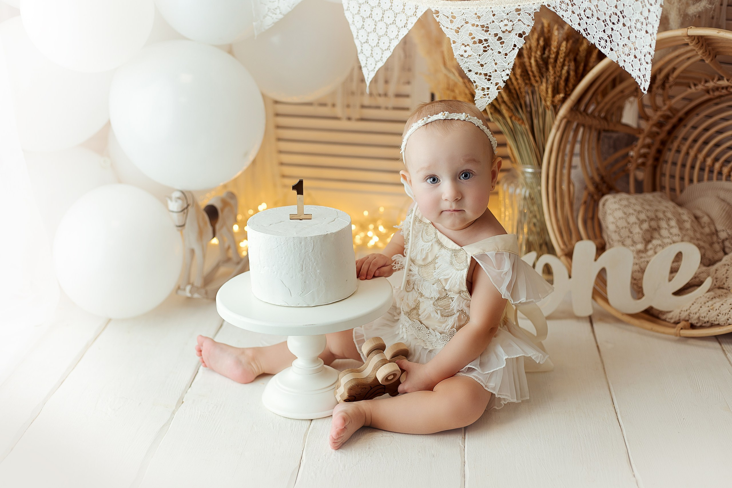 Праздничное оформление. Фотограф беременности, новорожденных Москва. годики под ключ