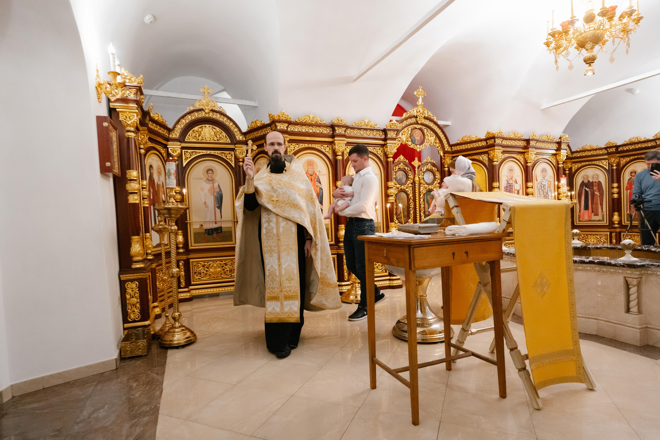 Фотограф на крещение в Церкви Троицы Живоначальной в Останкино