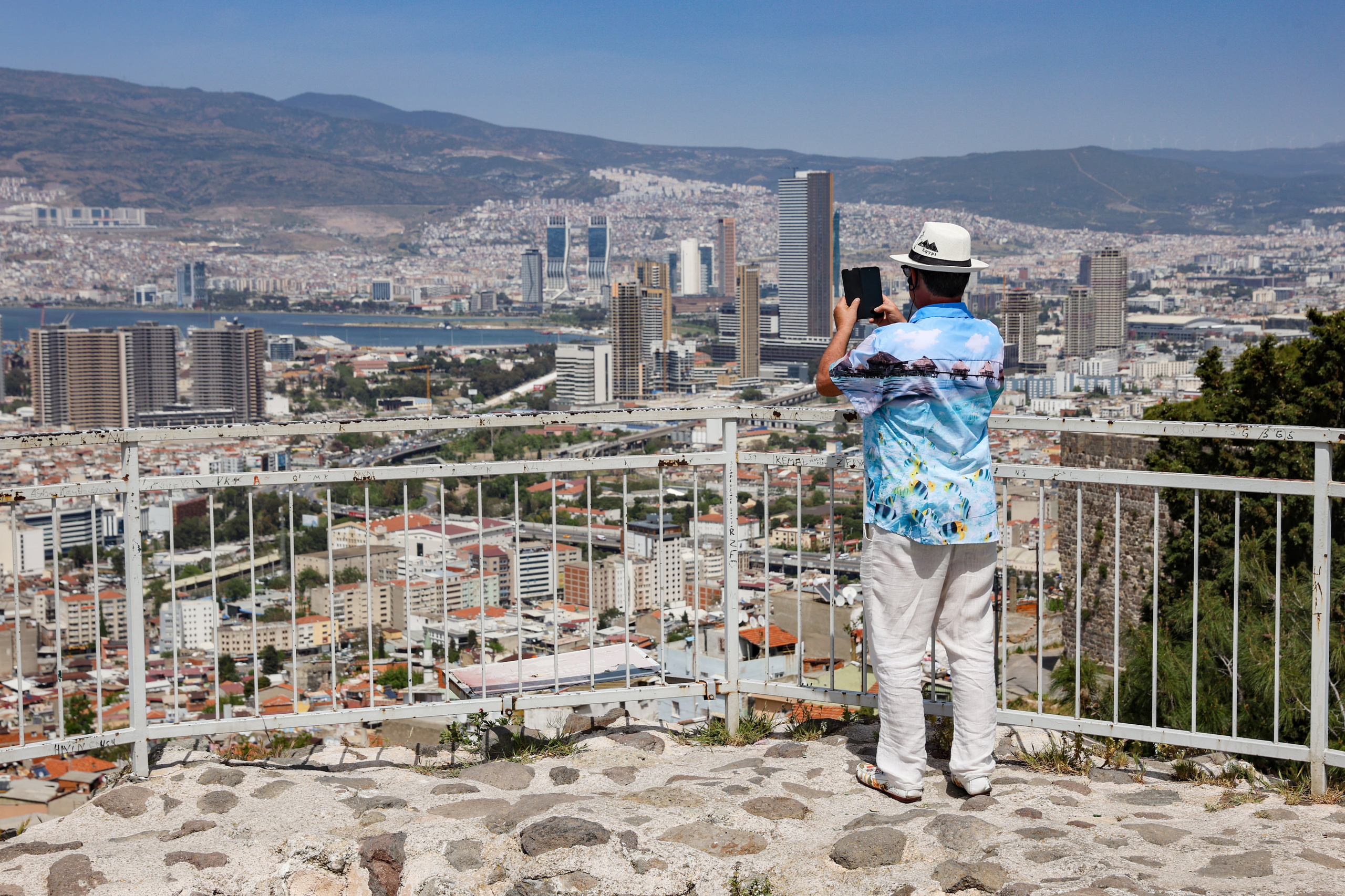 Измир. Фото департамент круизного лайнера Астория Гранде