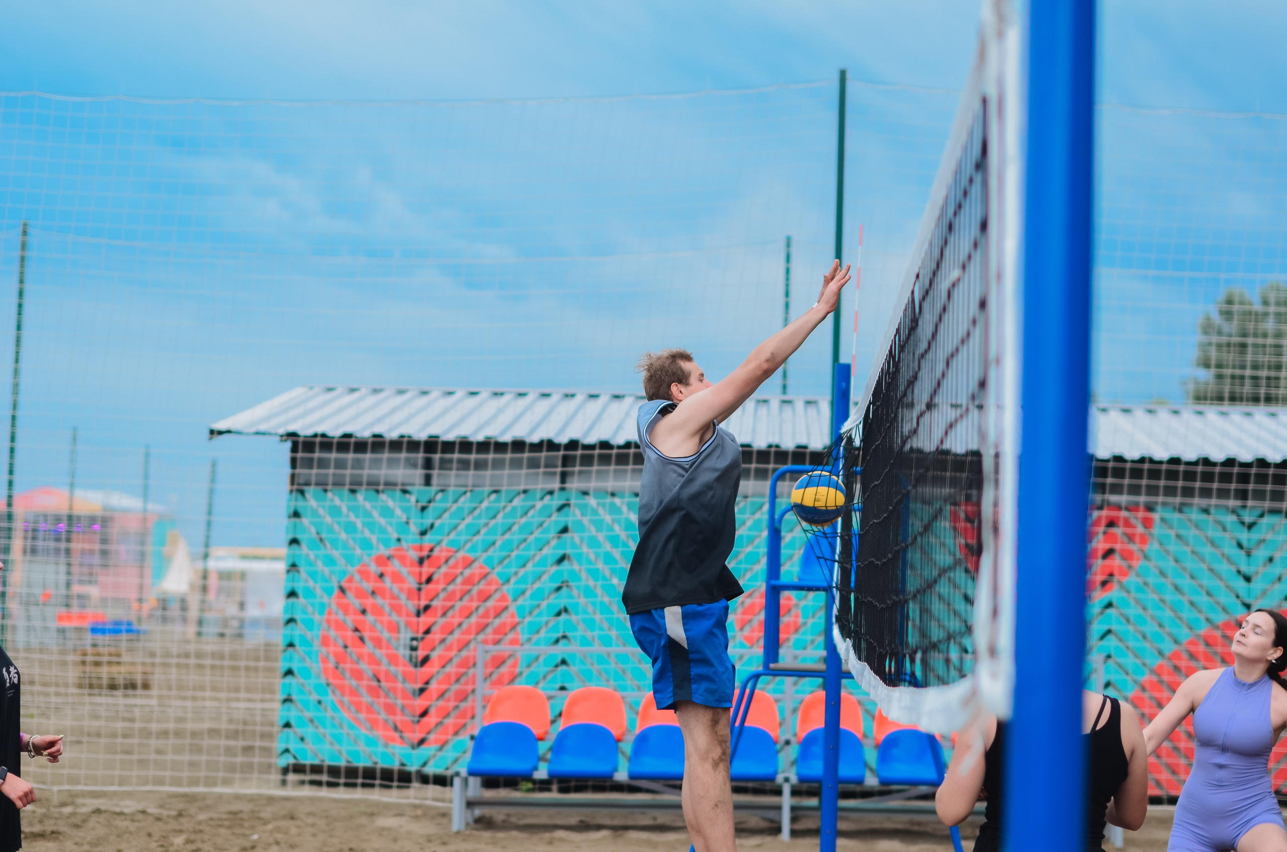 Фестиваль «Грань» 2025. Спортивная площадка. Денисова Аля — фотограф для парных съемок и индивидуальных историй в Барнауле