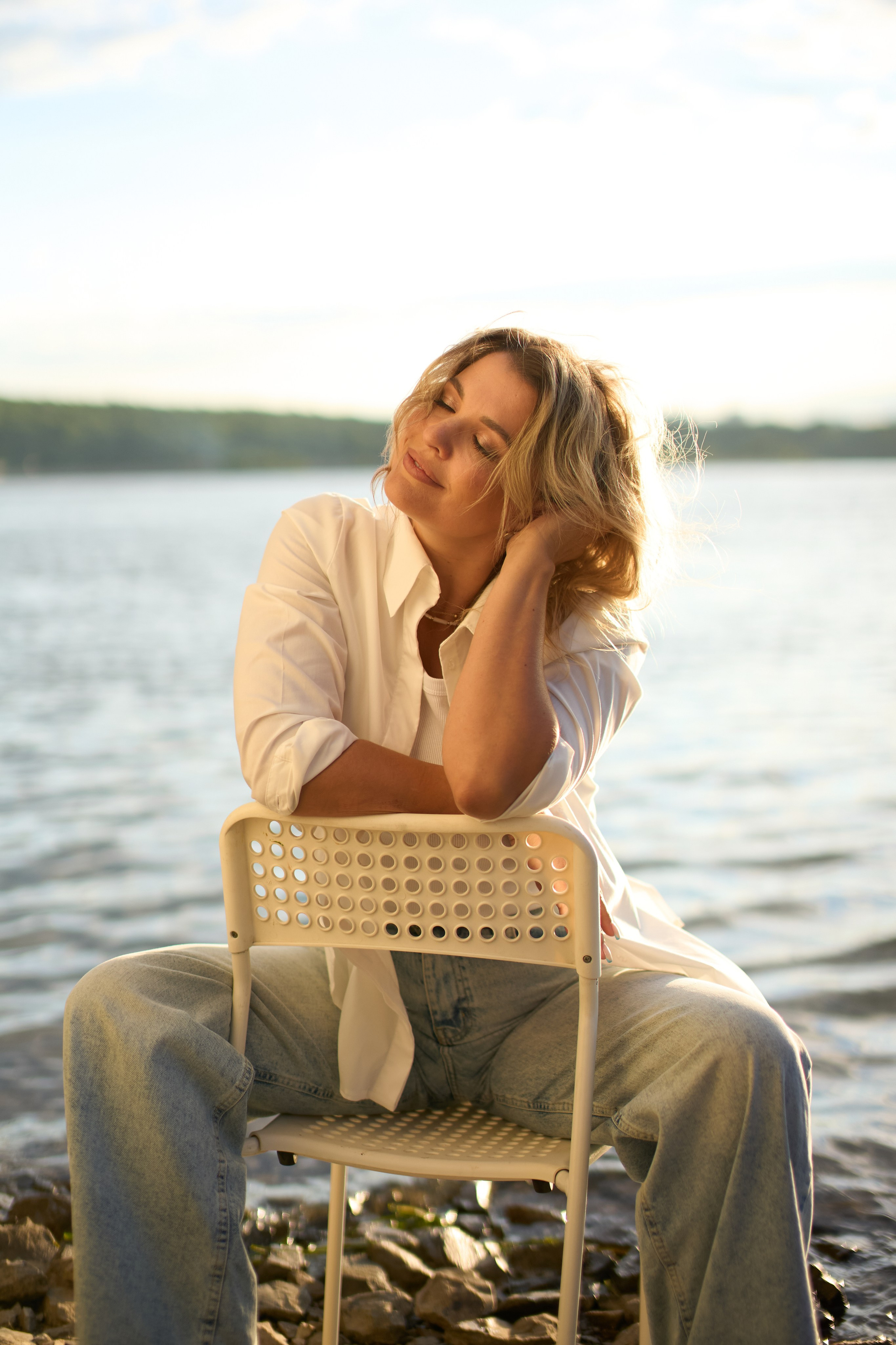 Фотосессия на закате под бугринским мостом. Репортажный и женский фотограф в Новосибирске