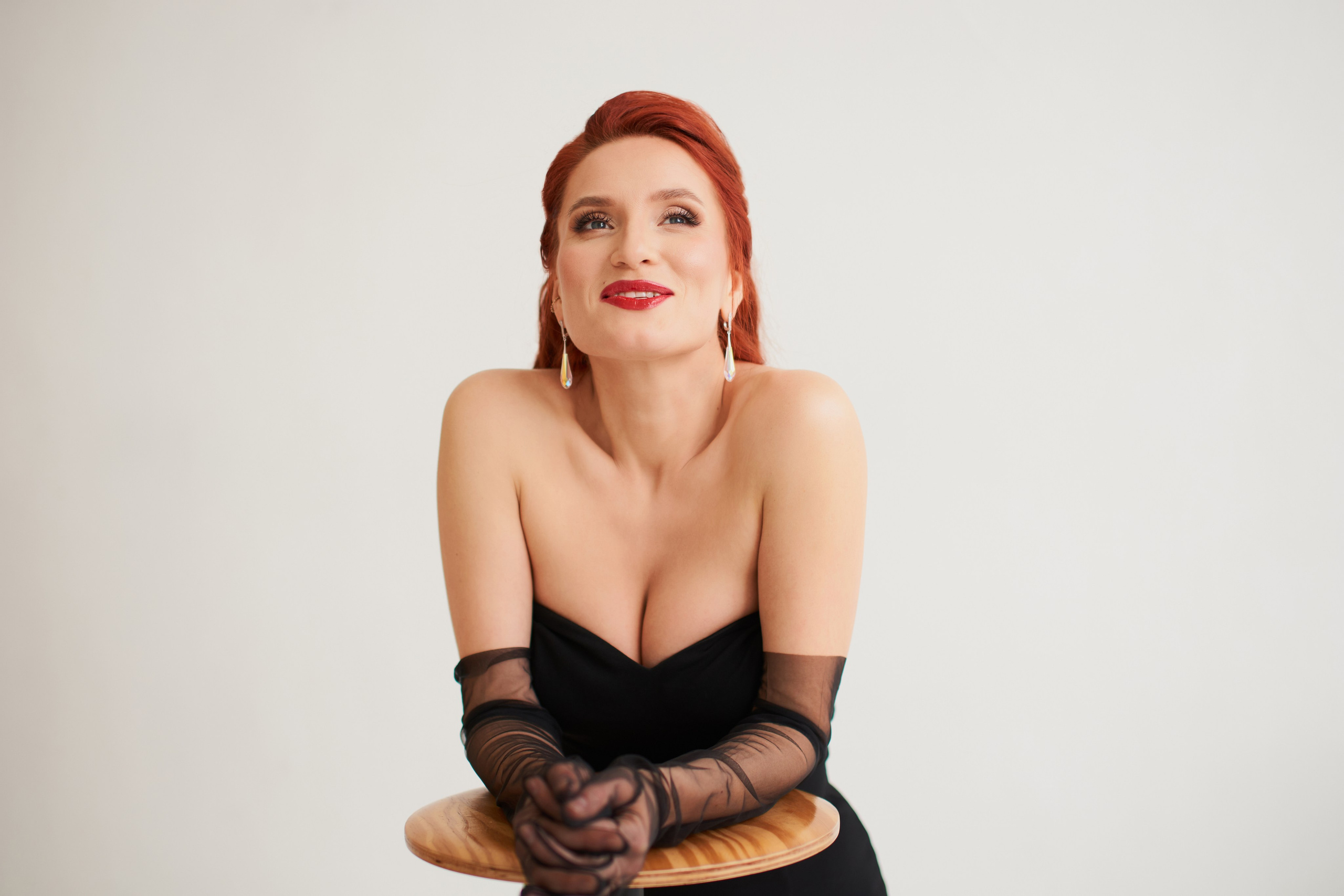 Студийная фотосессия для певицы Анны Клемешовой. Репортажный и женский фотограф в Новосибирске