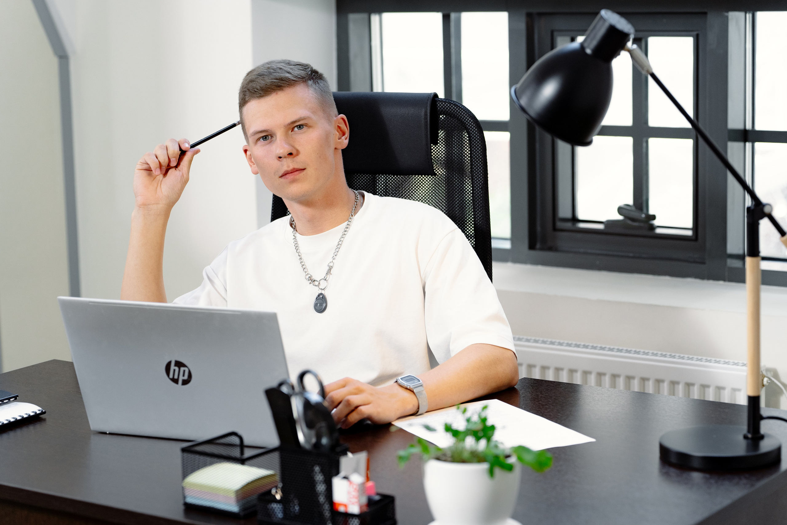 Портреты сотрудников компании в офисе. КОРПОРАТИВНЫЙ, ИМИДЖЕВЫЙ И РЕПОРТАЖНЫЙ ФОТОГРАФ МАКСИМ МЕШ