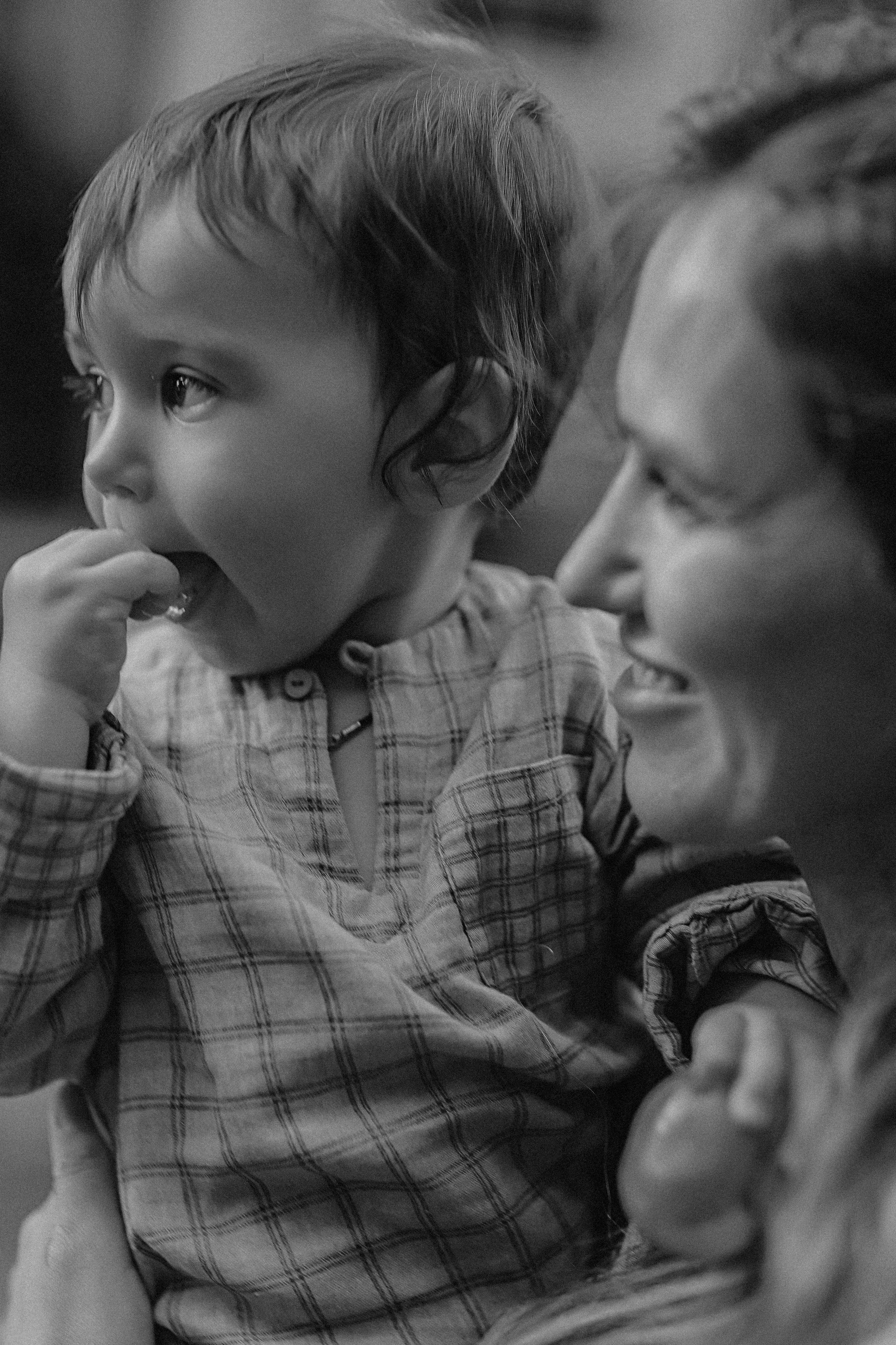 Стирка у дома. Семейный фотограф Тюмень, фотограф на роды Салмина Мария