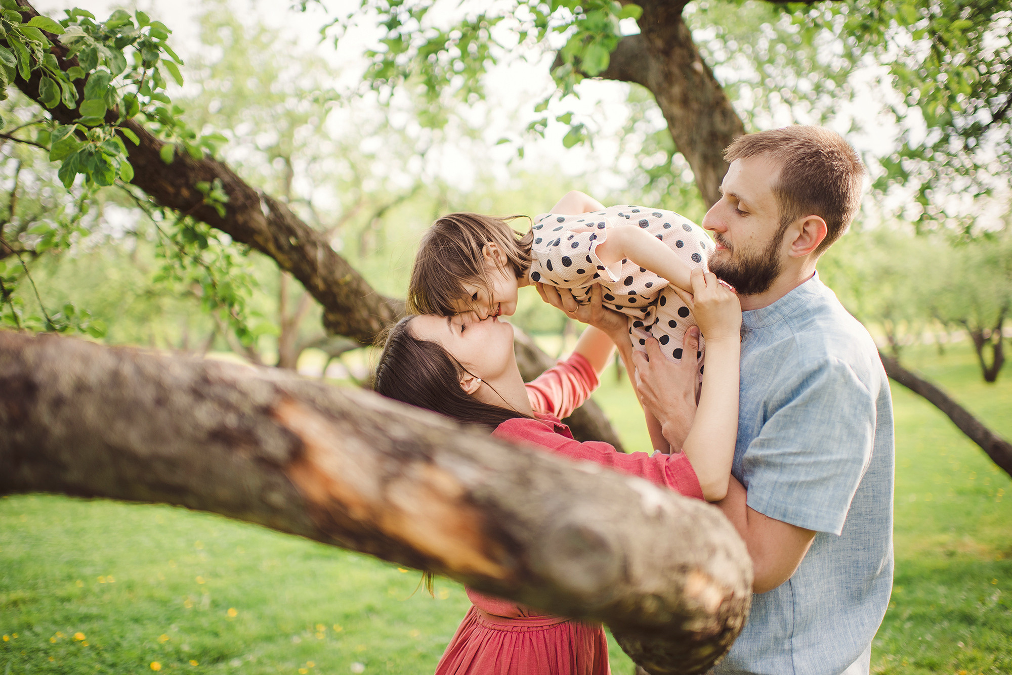 ЖЕНЬКИ и ПОЛИНА В ЦВЕТУЩЕМ КОЛОМЕНСКОМ. Свадебный и семейный фотограф РИТА БОЧКАРЁВА