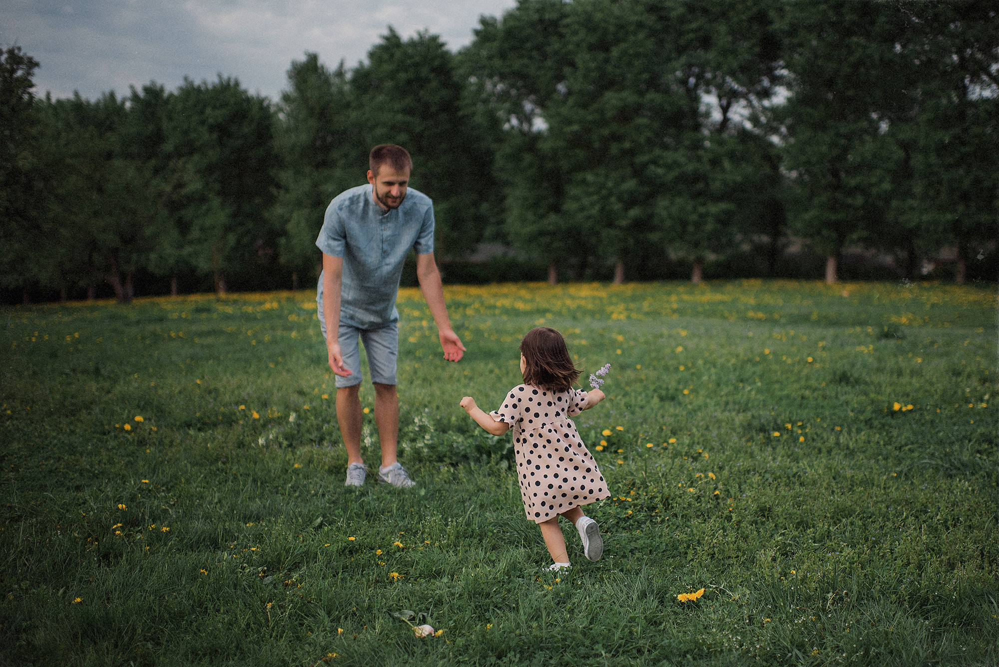 ЖЕНЬКИ и ПОЛИНА В ЦВЕТУЩЕМ КОЛОМЕНСКОМ. Свадебный и семейный фотограф РИТА БОЧКАРЁВА