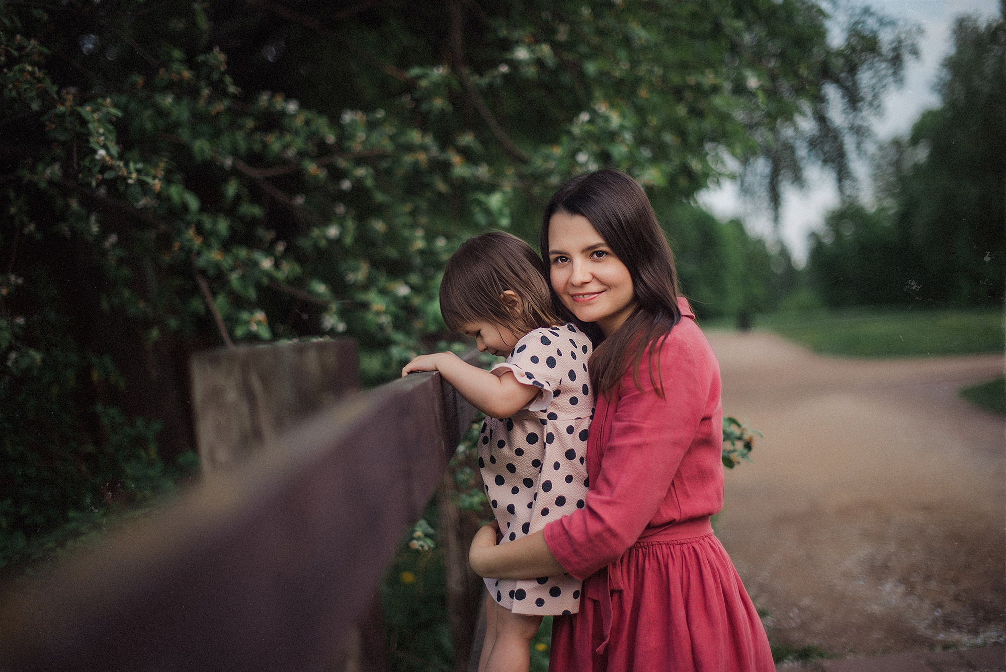 ЖЕНЬКИ и ПОЛИНА В ЦВЕТУЩЕМ КОЛОМЕНСКОМ. Свадебный и семейный фотограф РИТА БОЧКАРЁВА