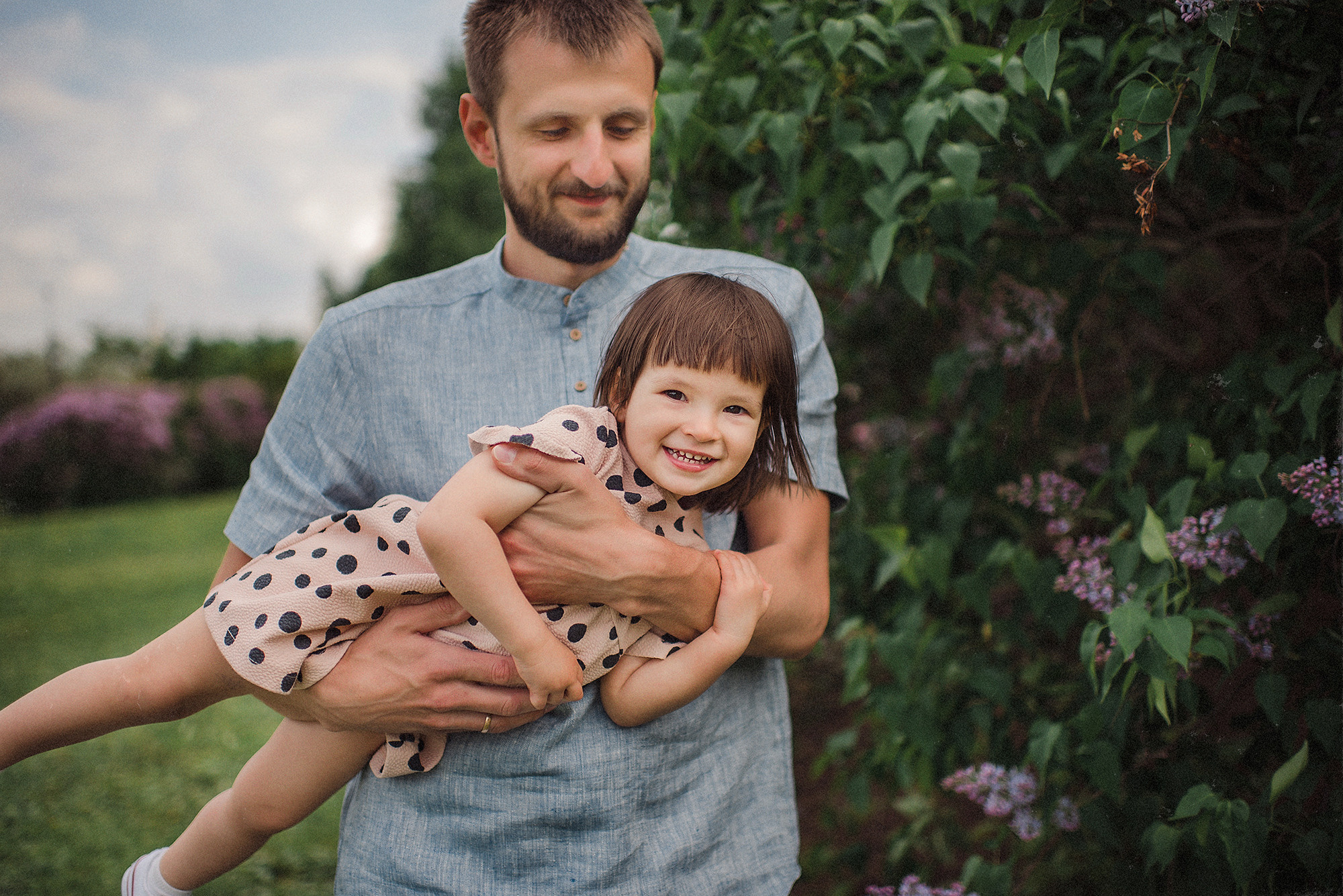 ЖЕНЬКИ и ПОЛИНА В ЦВЕТУЩЕМ КОЛОМЕНСКОМ. Свадебный и семейный фотограф РИТА БОЧКАРЁВА